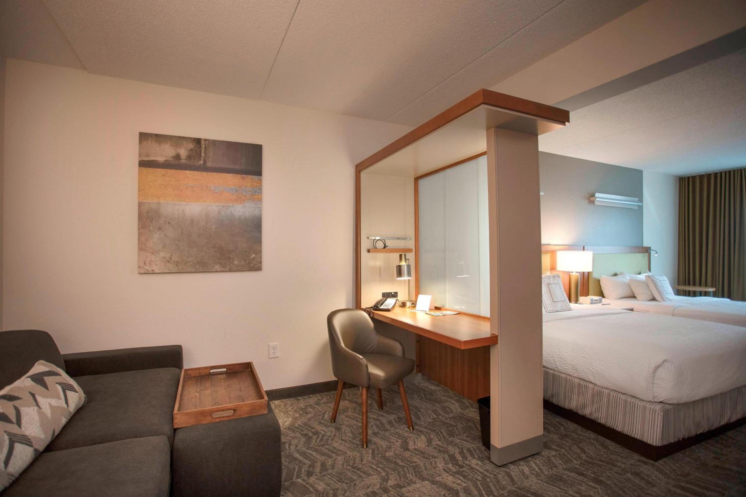 Studio with Two Queen Beds - Hearing Accessible photo 1