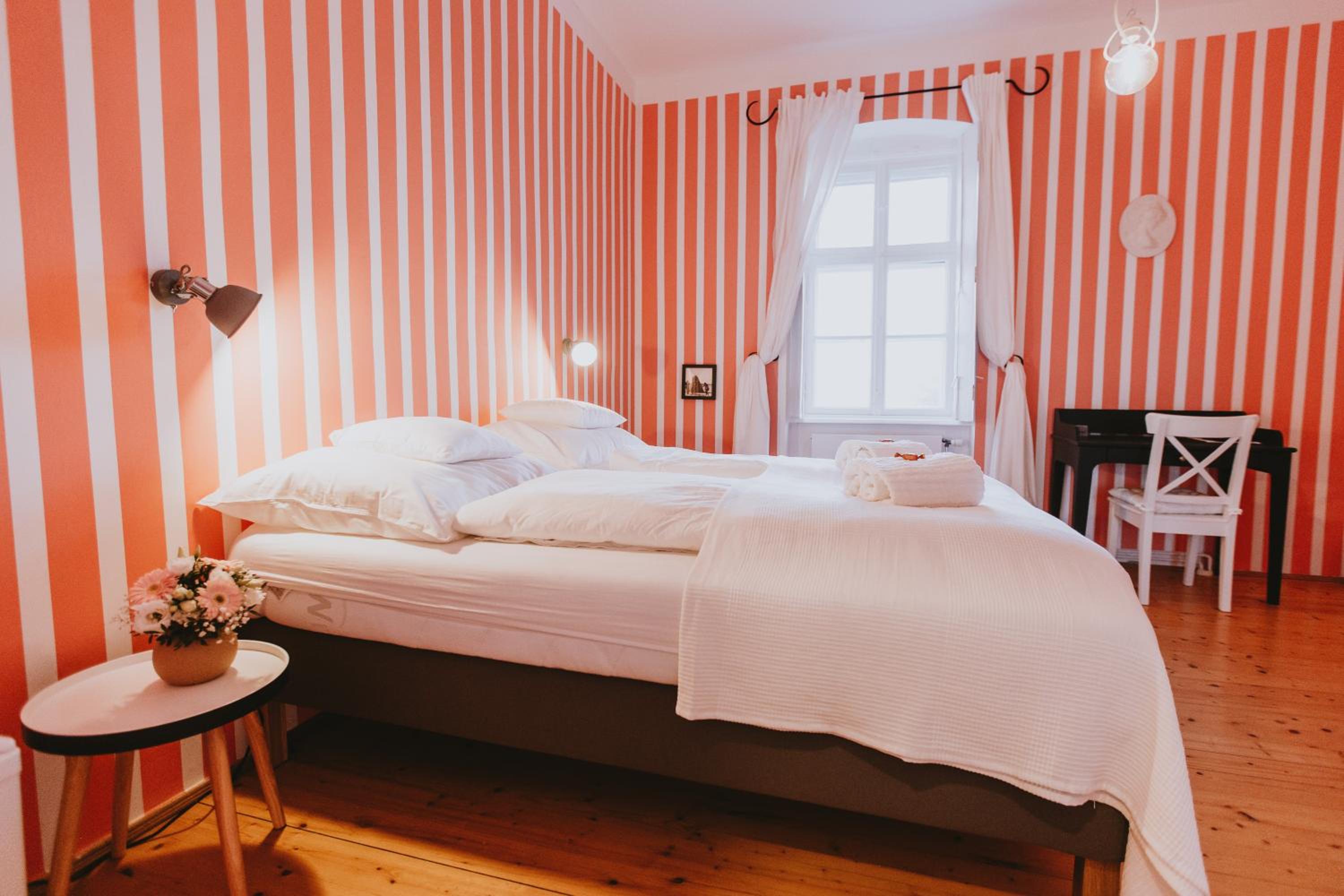 Deluxe Double Room with Extra Bed - Photo 1