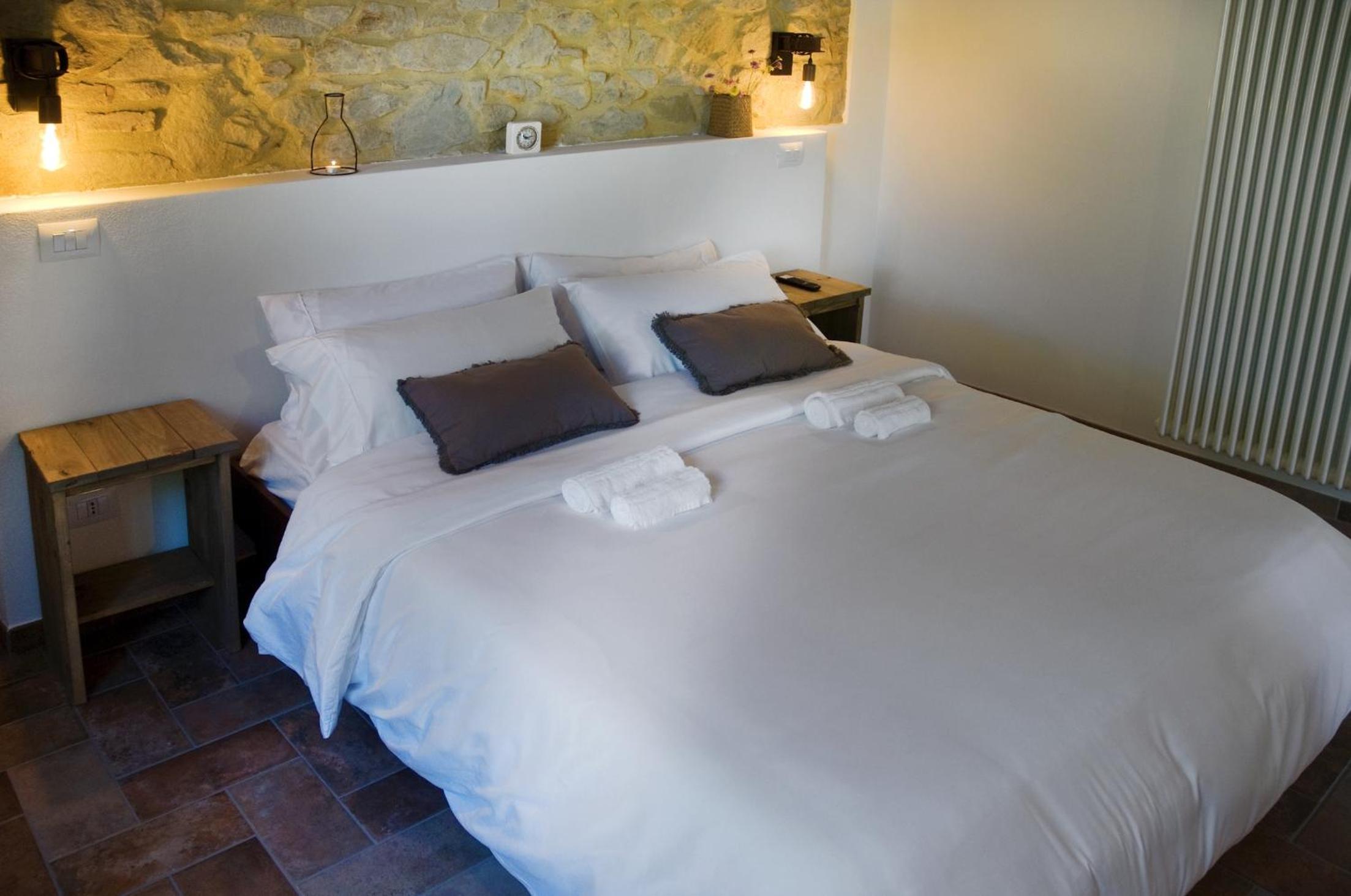 Large Double Room photo 1