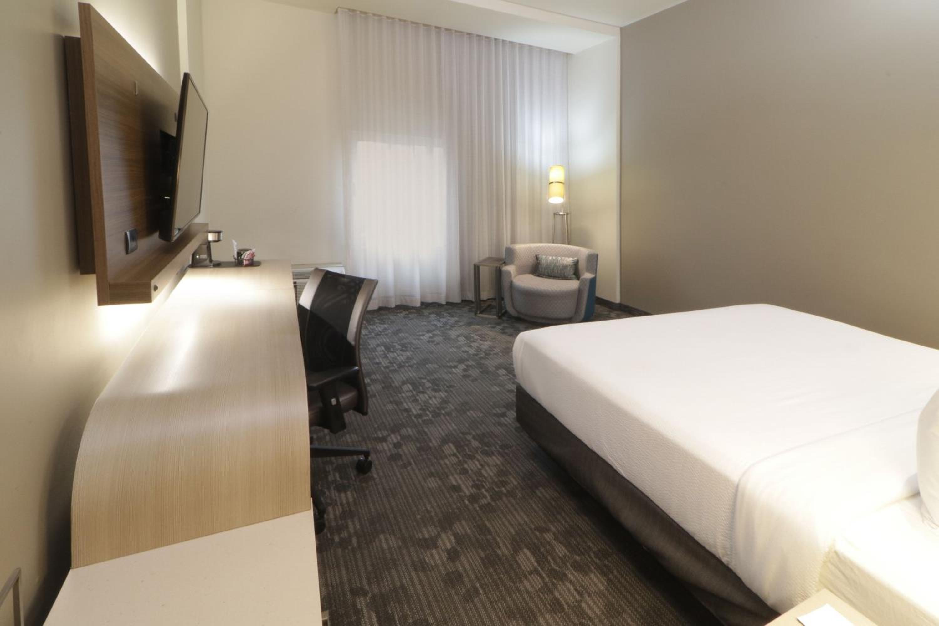 King Room with Courtyard View - Photo 15