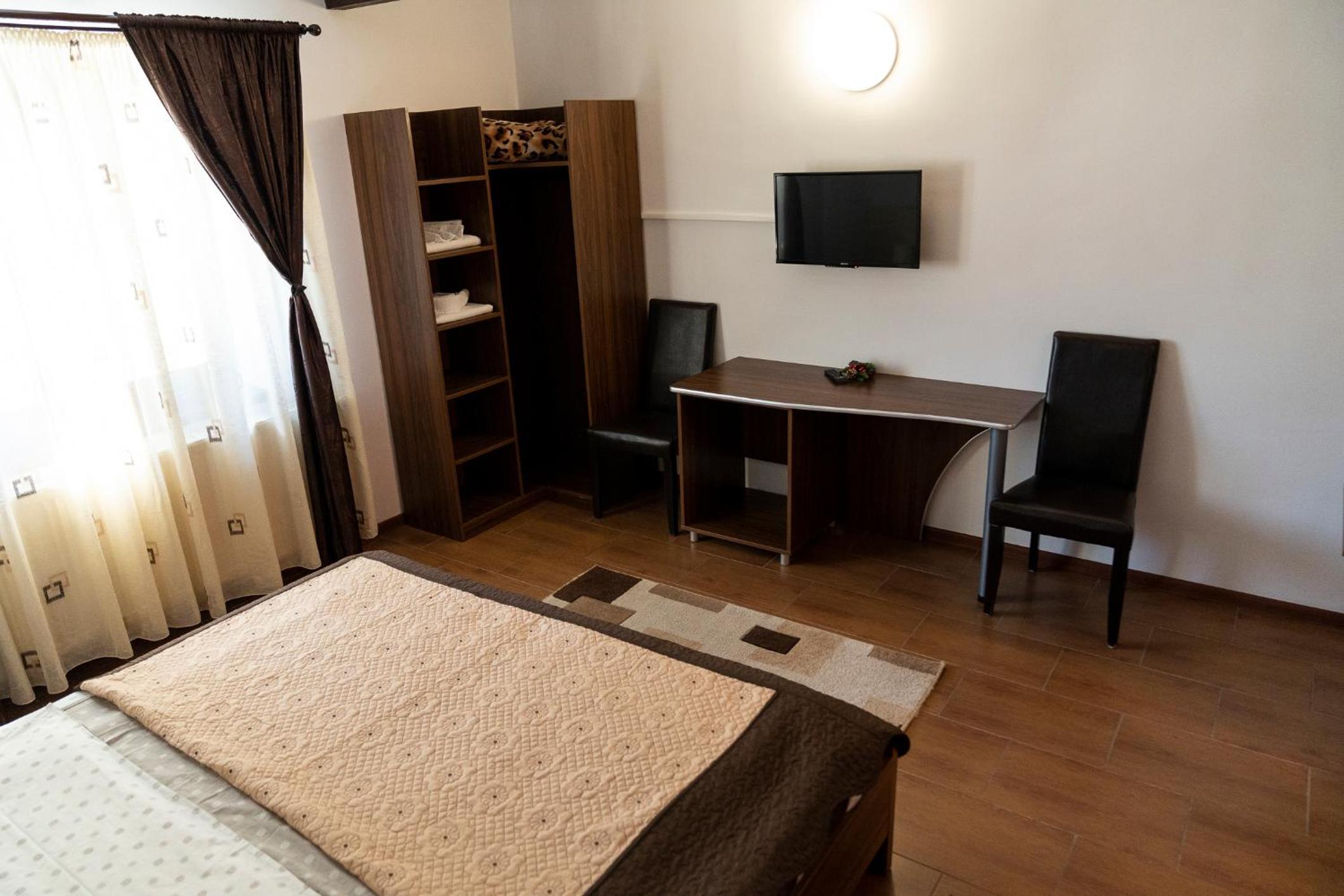 Economy Double Room photo 1