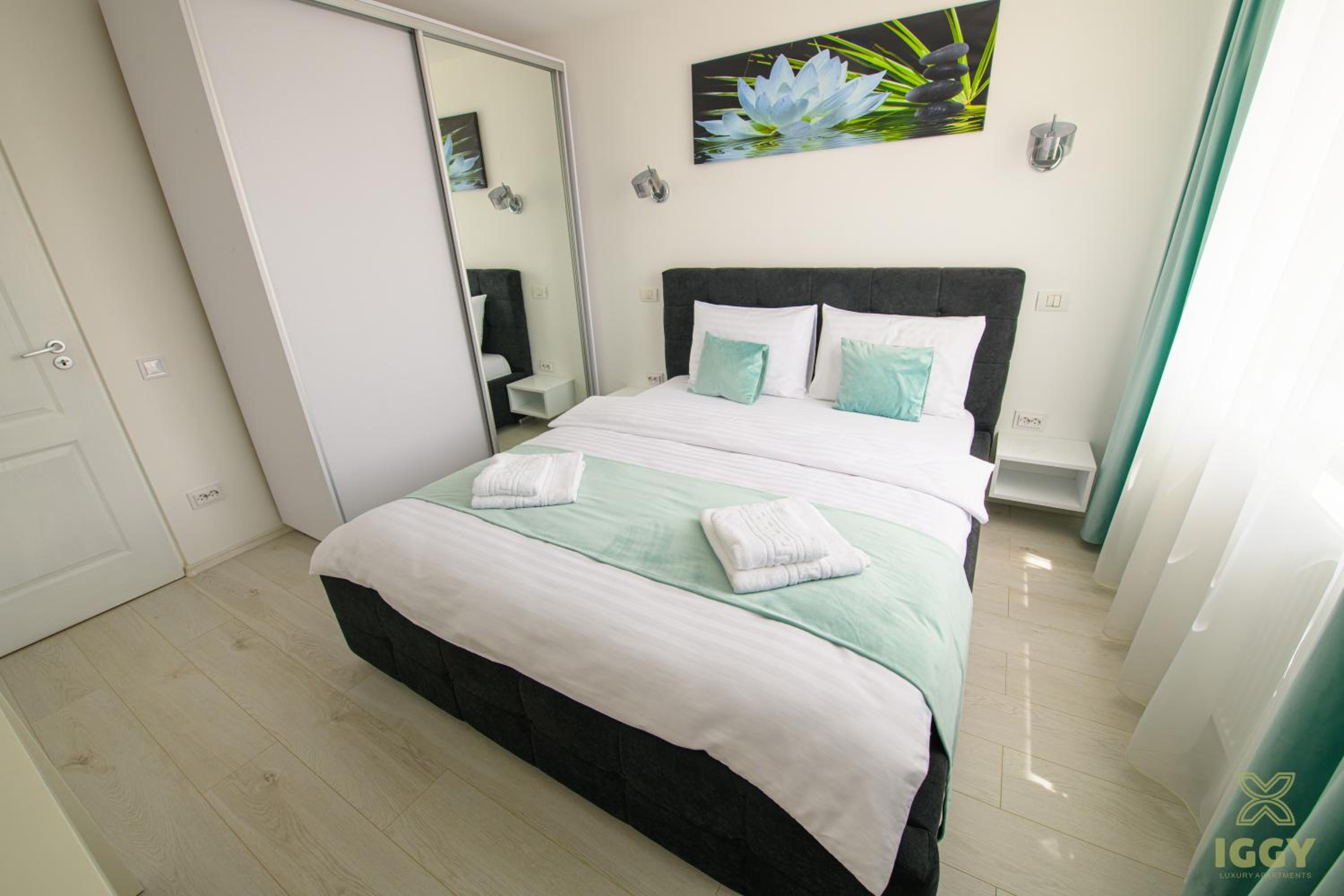 One-Bedroom Apartment photo 2