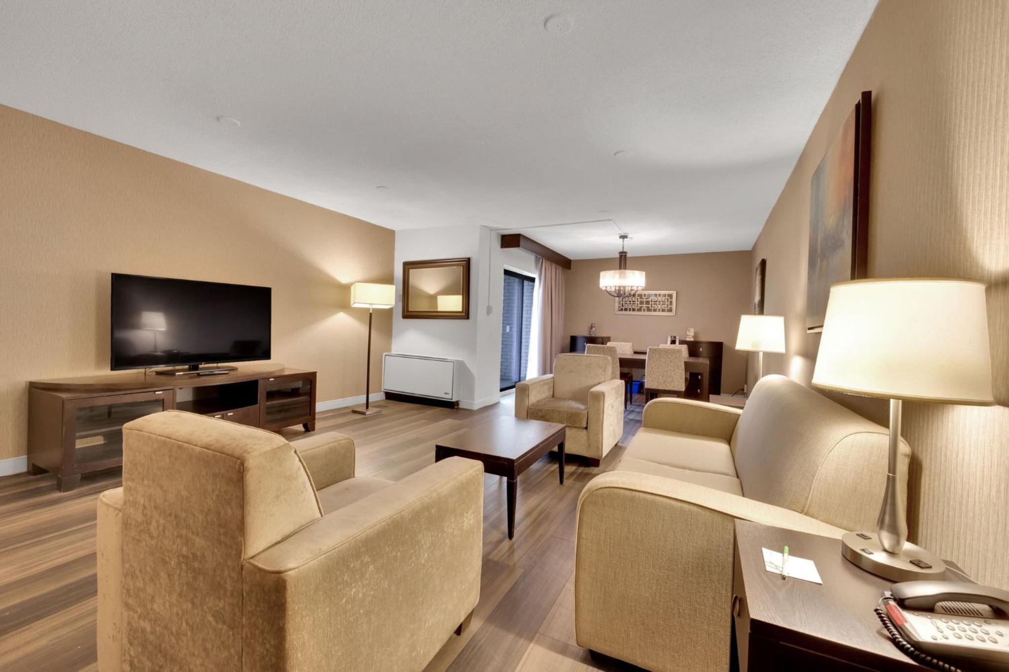 One-Bedroom Suite photo 2
