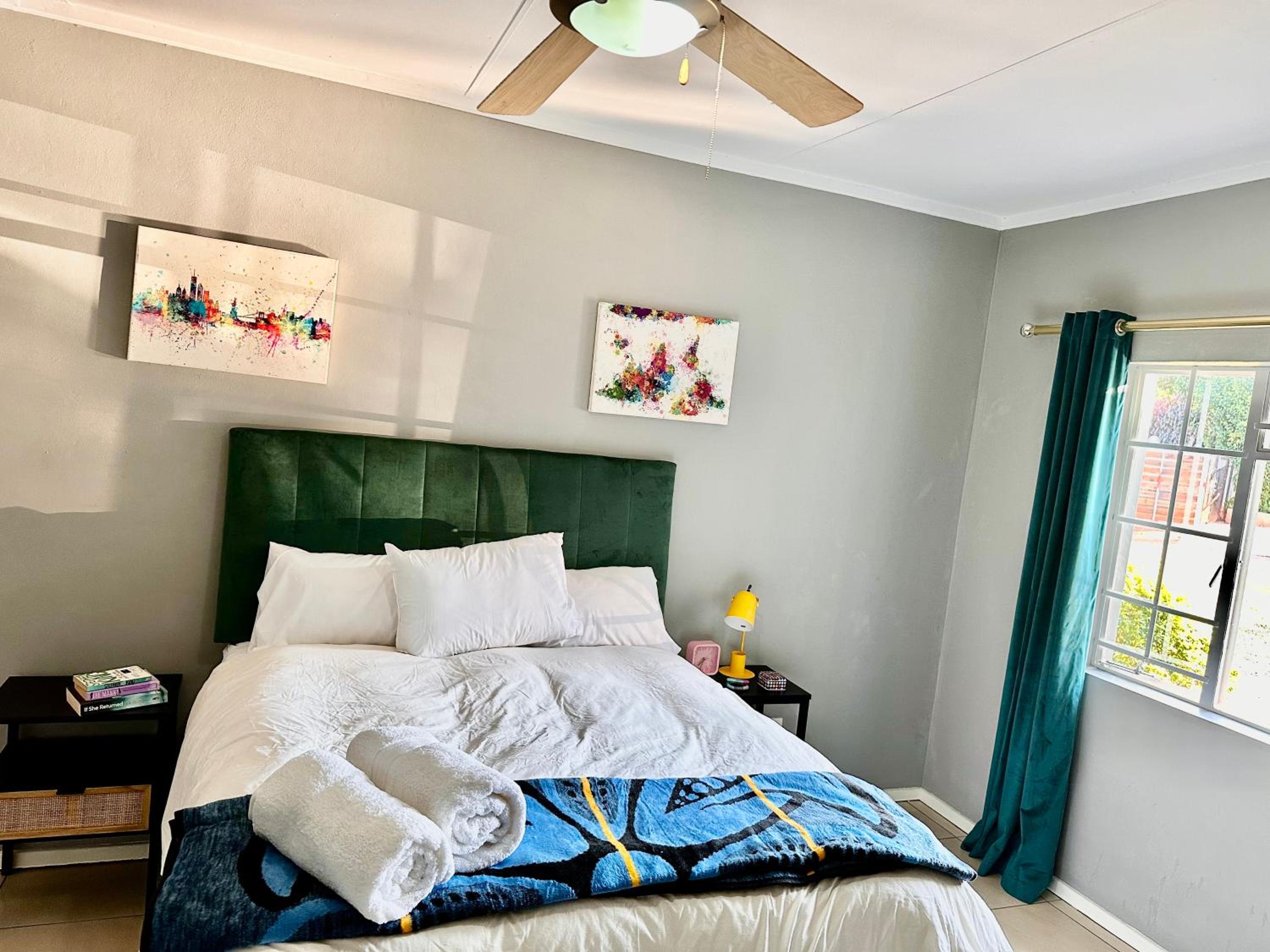 Three-Bedroom House photo 3