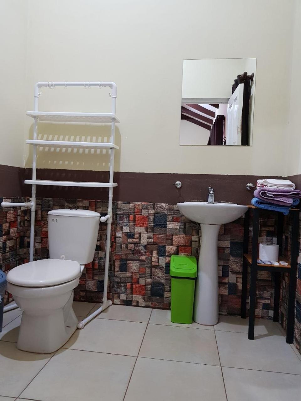 Twin Room with Private Bathroom photo 2