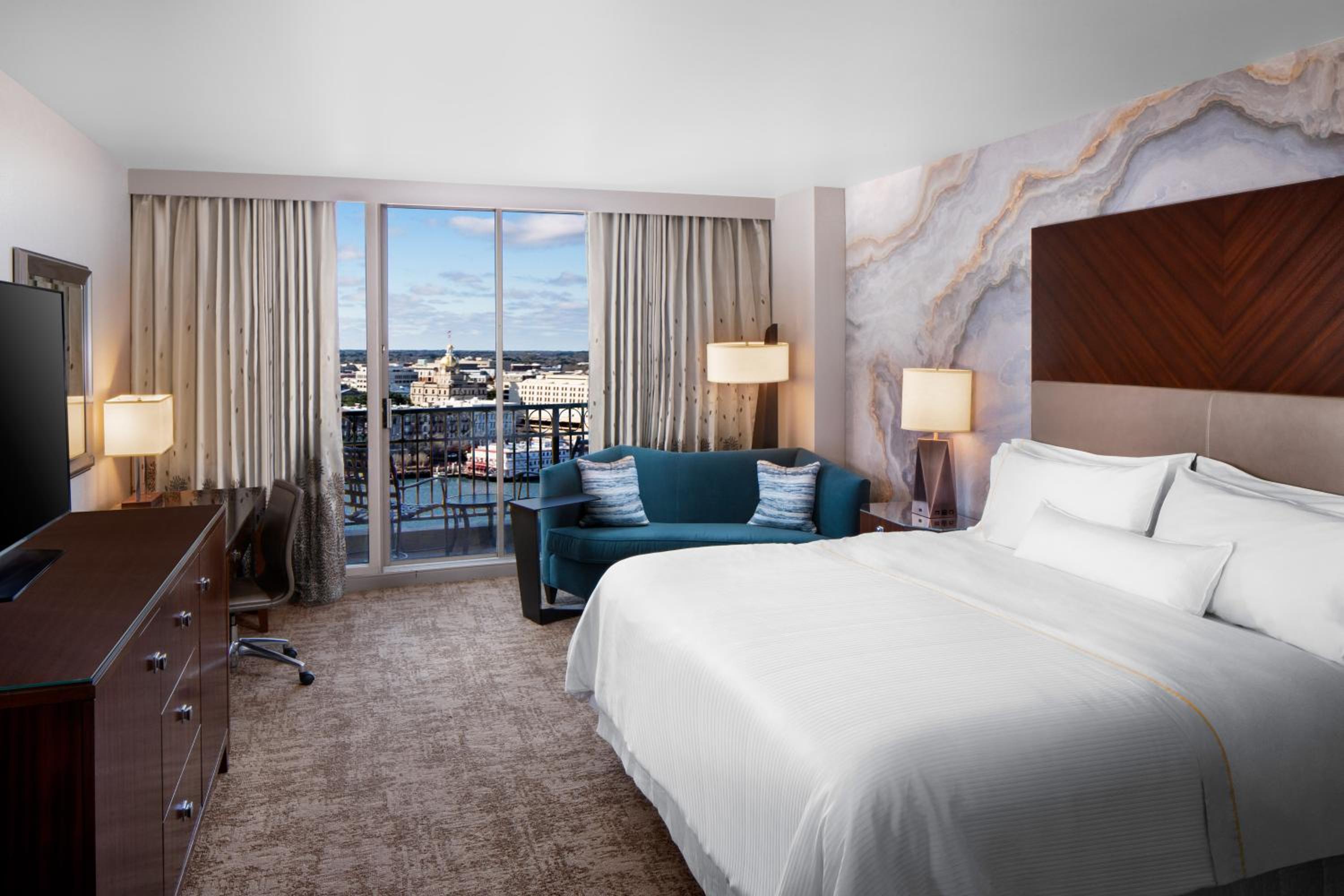 Guest room, King, Savannah view, River view, Balcony - Photo 1