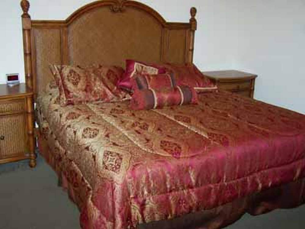 Condo, 1 King Bed with Sofa bed, Balcony (Sofabed) photo 1