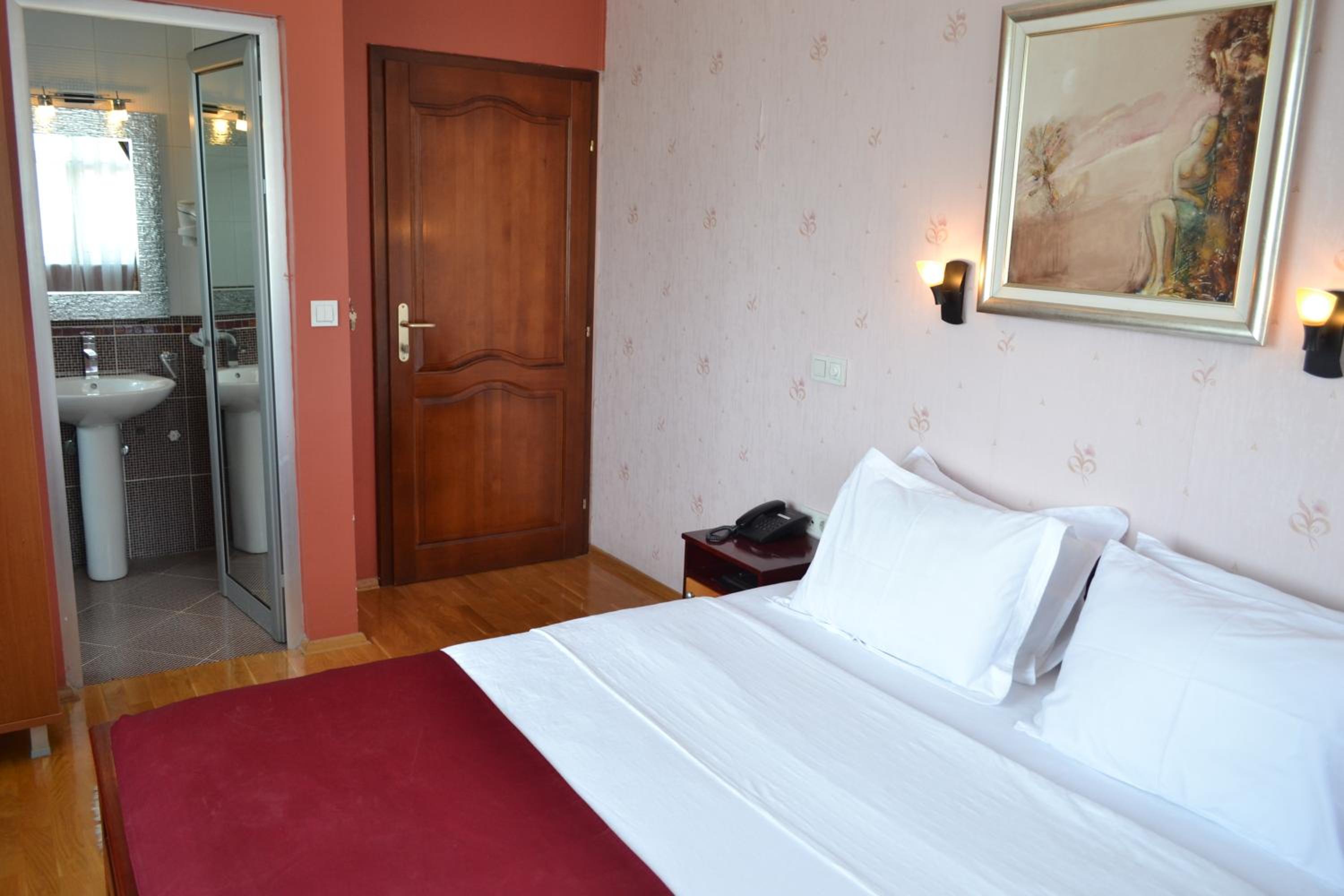 Standard Double Room photo 3