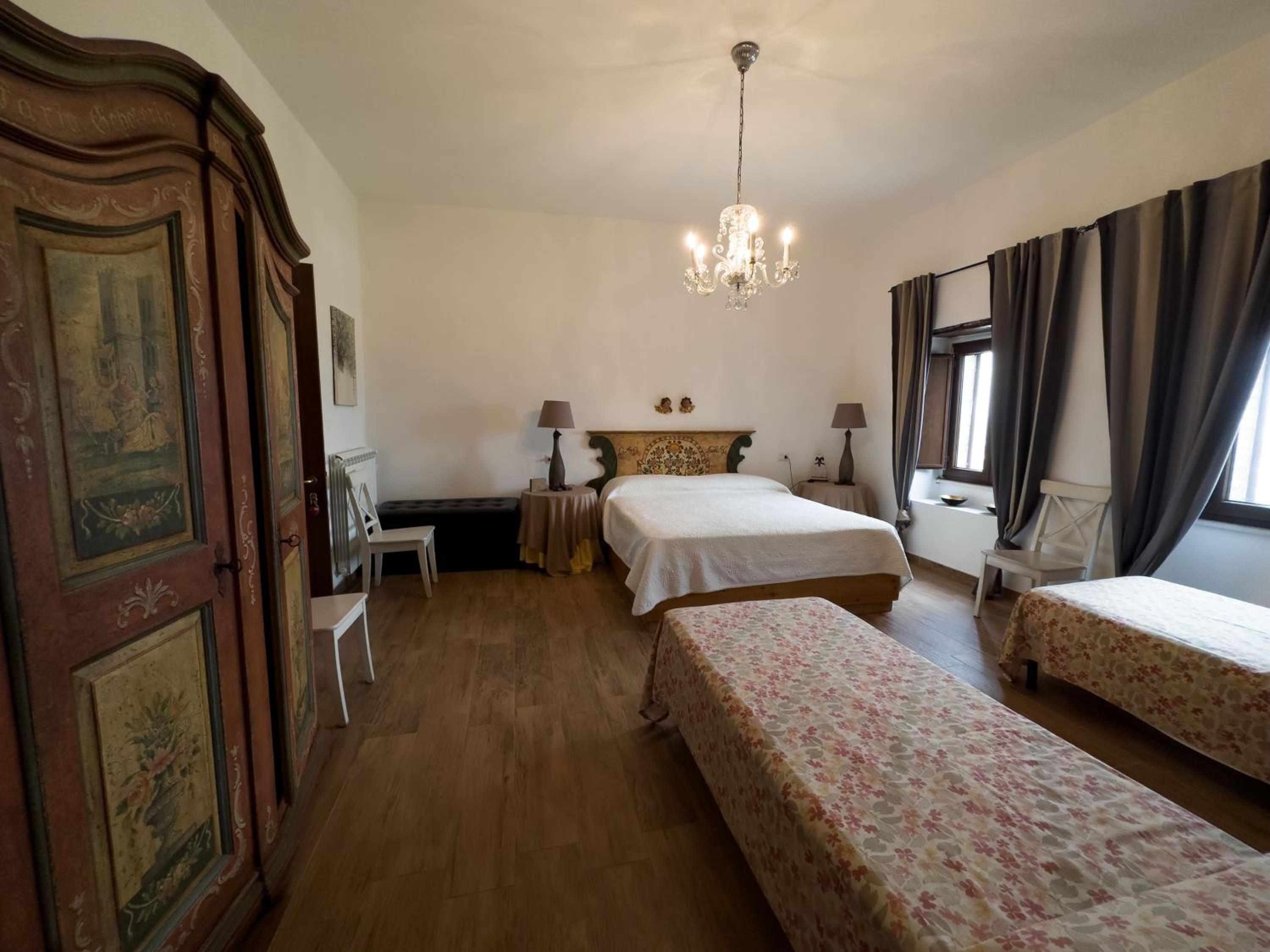 Quadruple Room with Private Bathroom photo 3