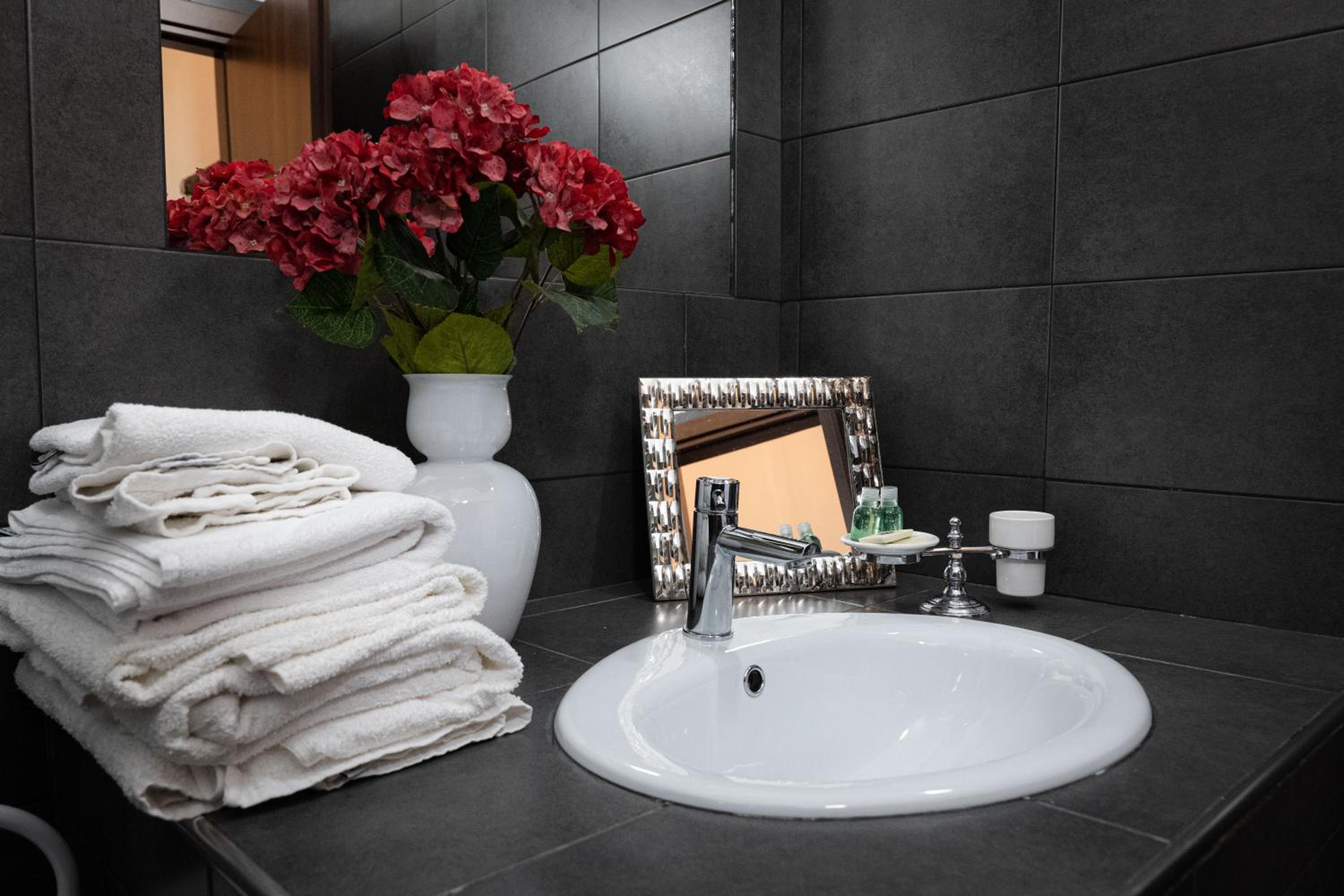 Triple Room with Private Bathroom photo 2