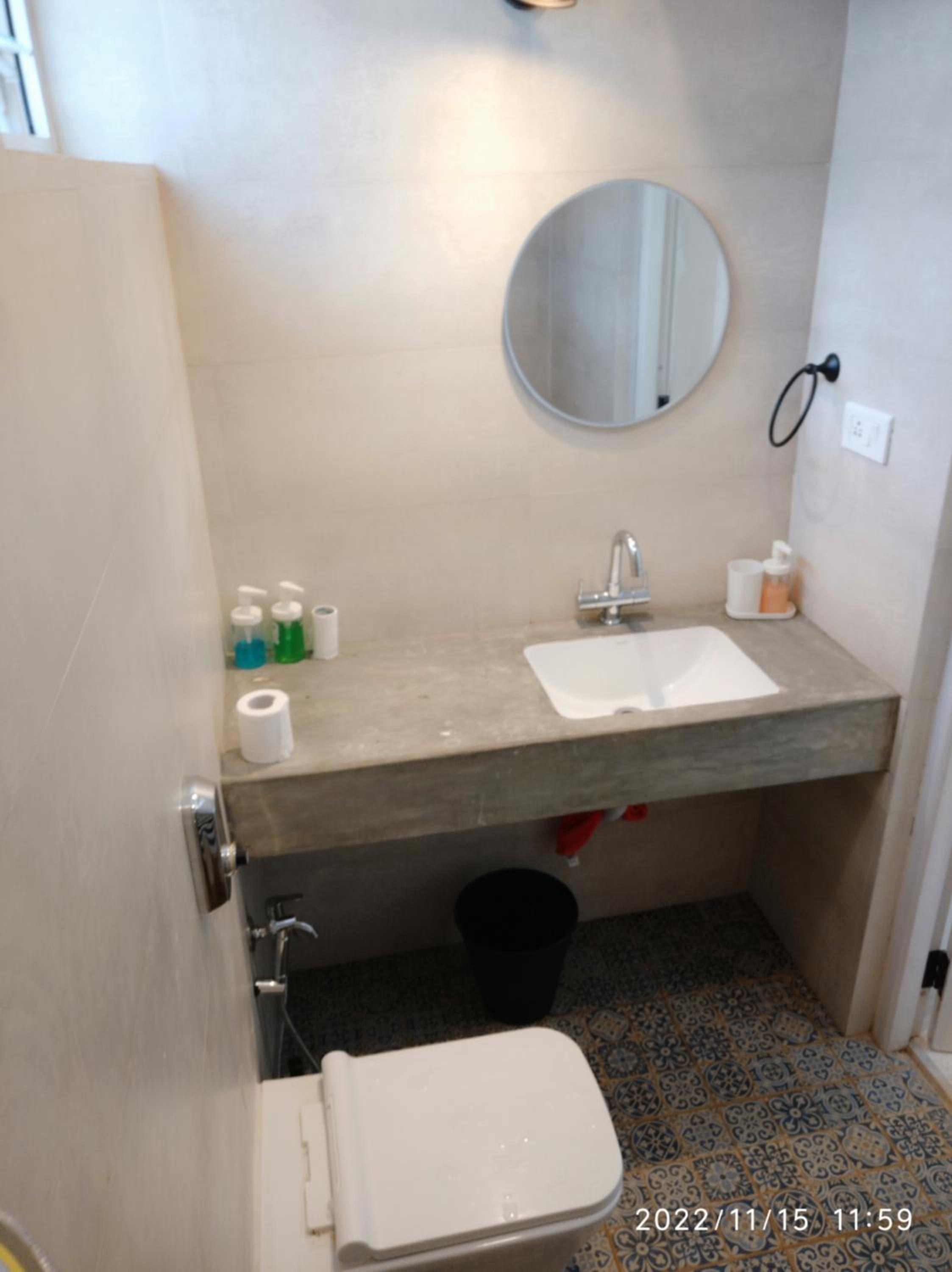 Apartment with Balcony - Photo 2