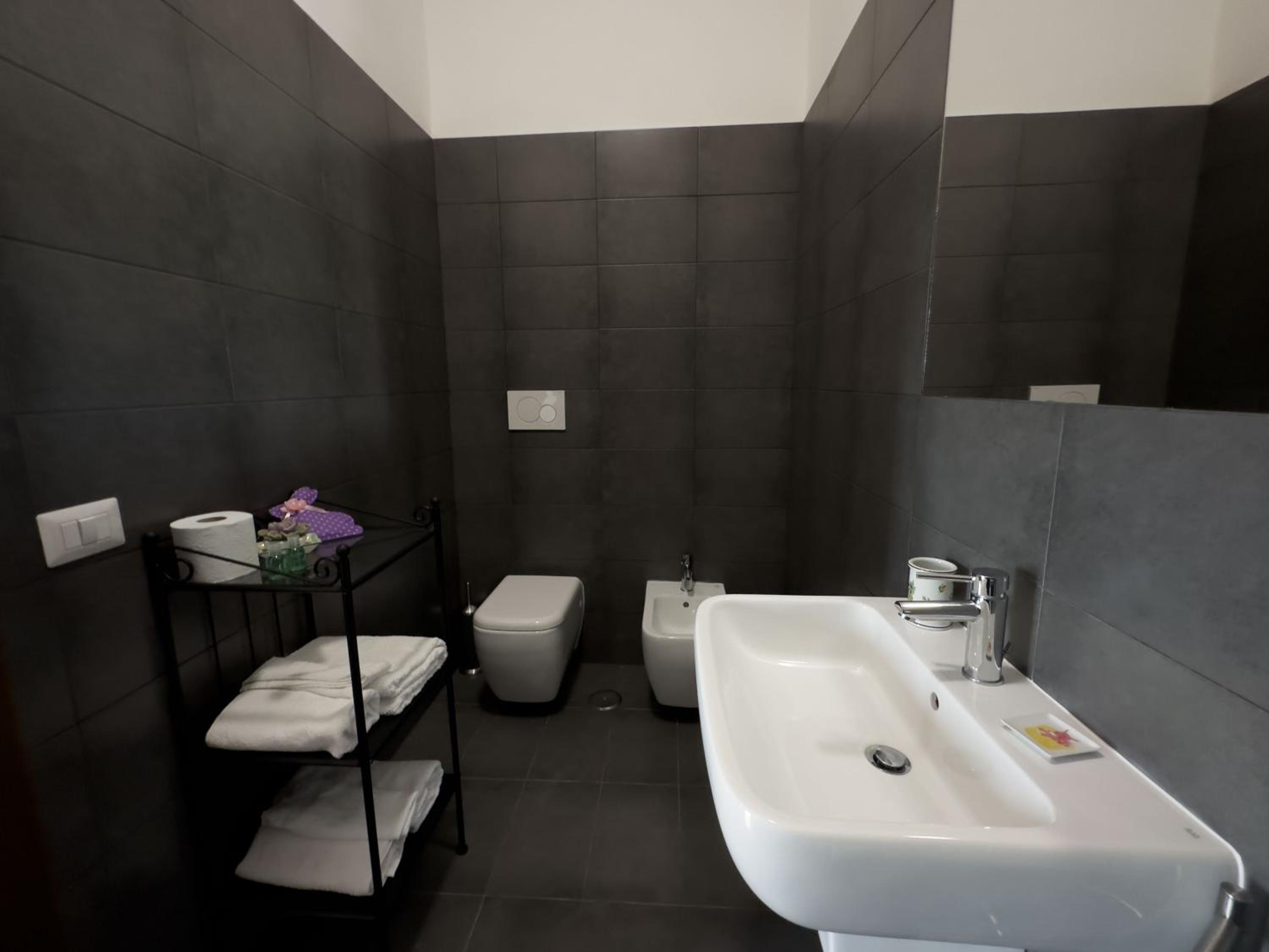 Double or Twin Room with Private Bathroom photo 3