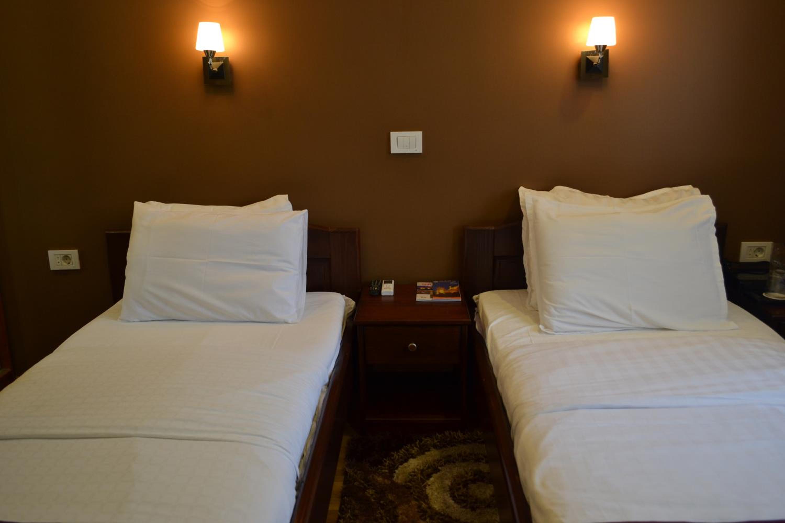 Standard Twin Room - Photo 1