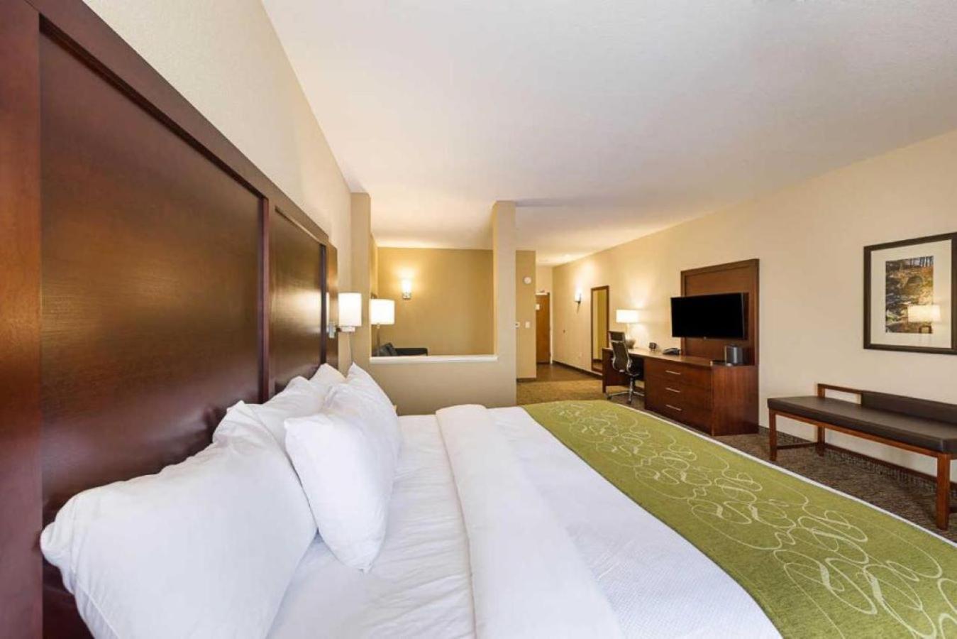 King Suite - Accessible/Non-Smoking photo 1