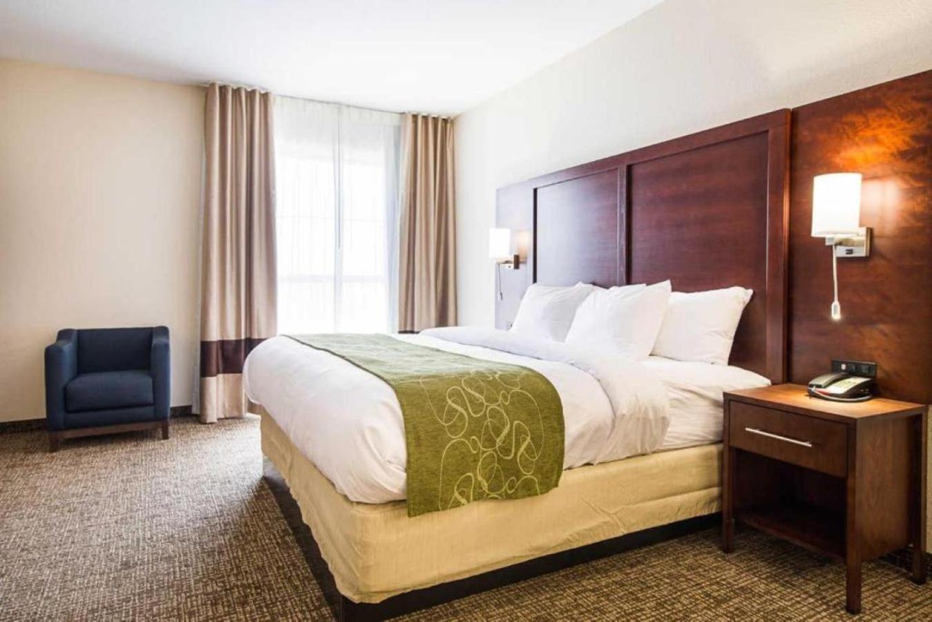 King Suite - Accessible/Non-Smoking photo 3
