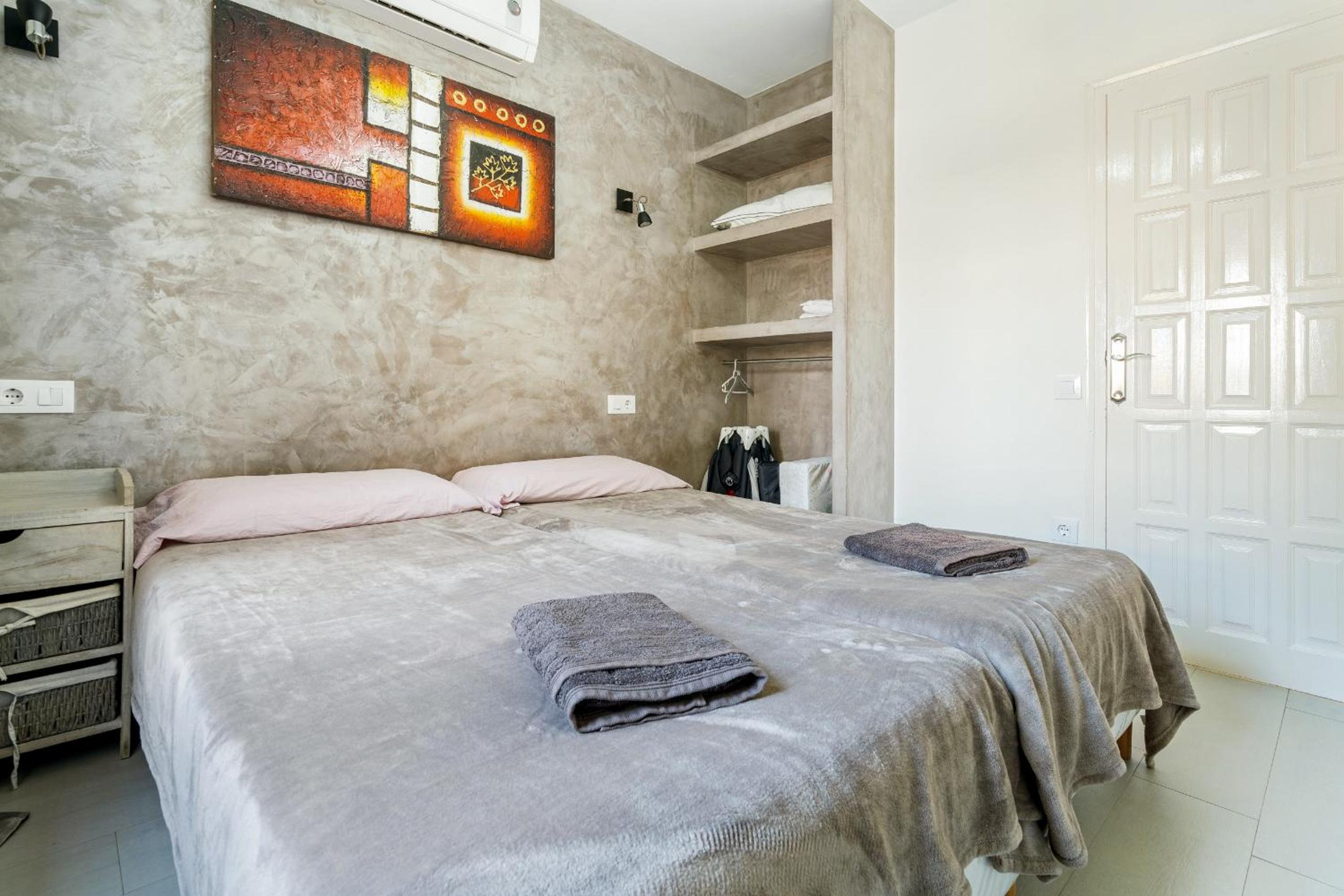 Four-Bedroom House photo 2