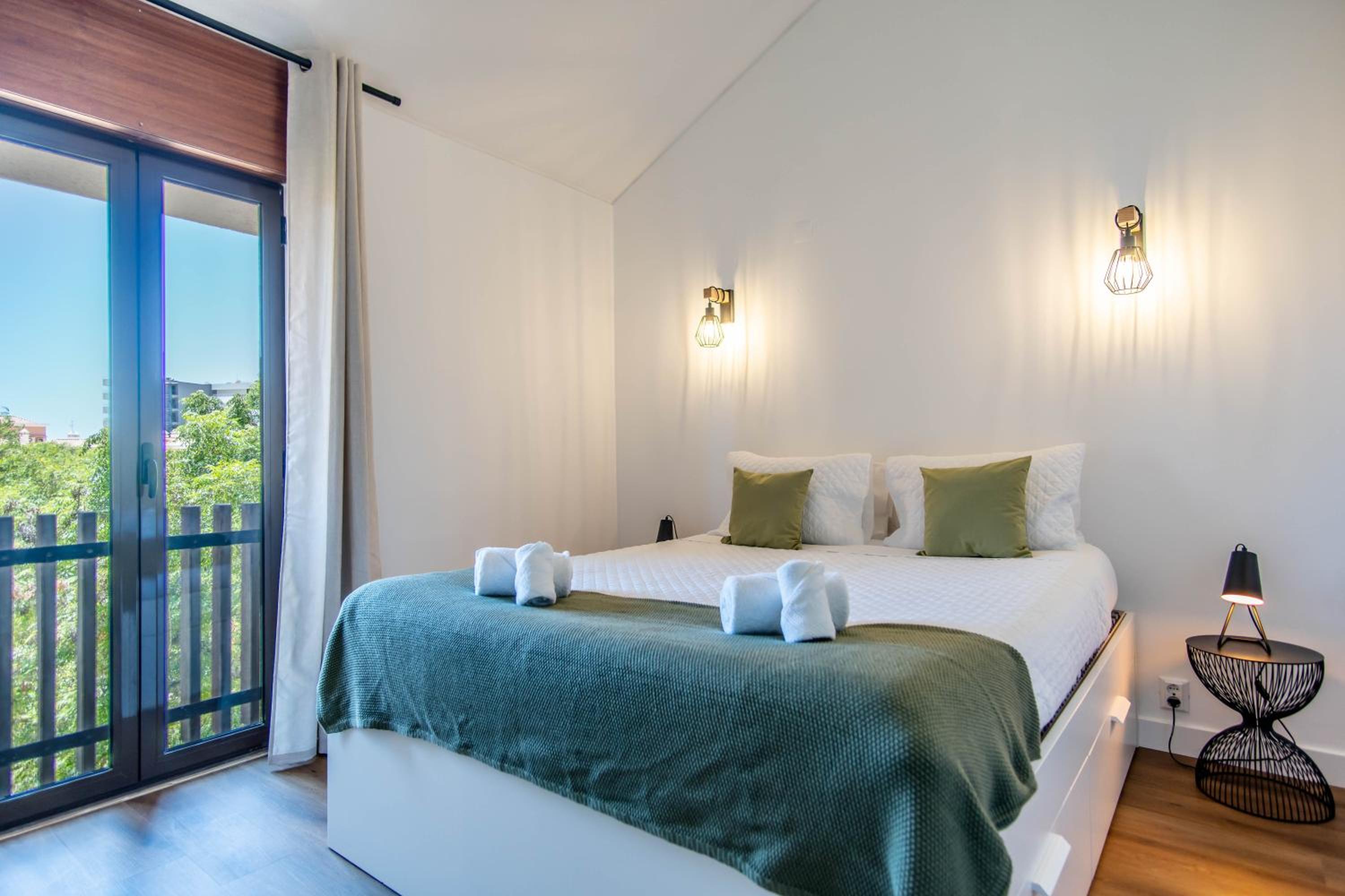 One-Bedroom Apartment with City View photo 2
