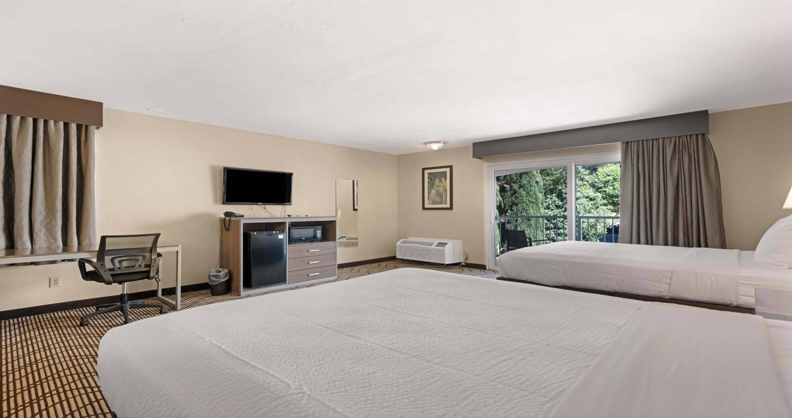 Queen Room with Two Queen Beds and Balcony - Pool View/Non-Smoking