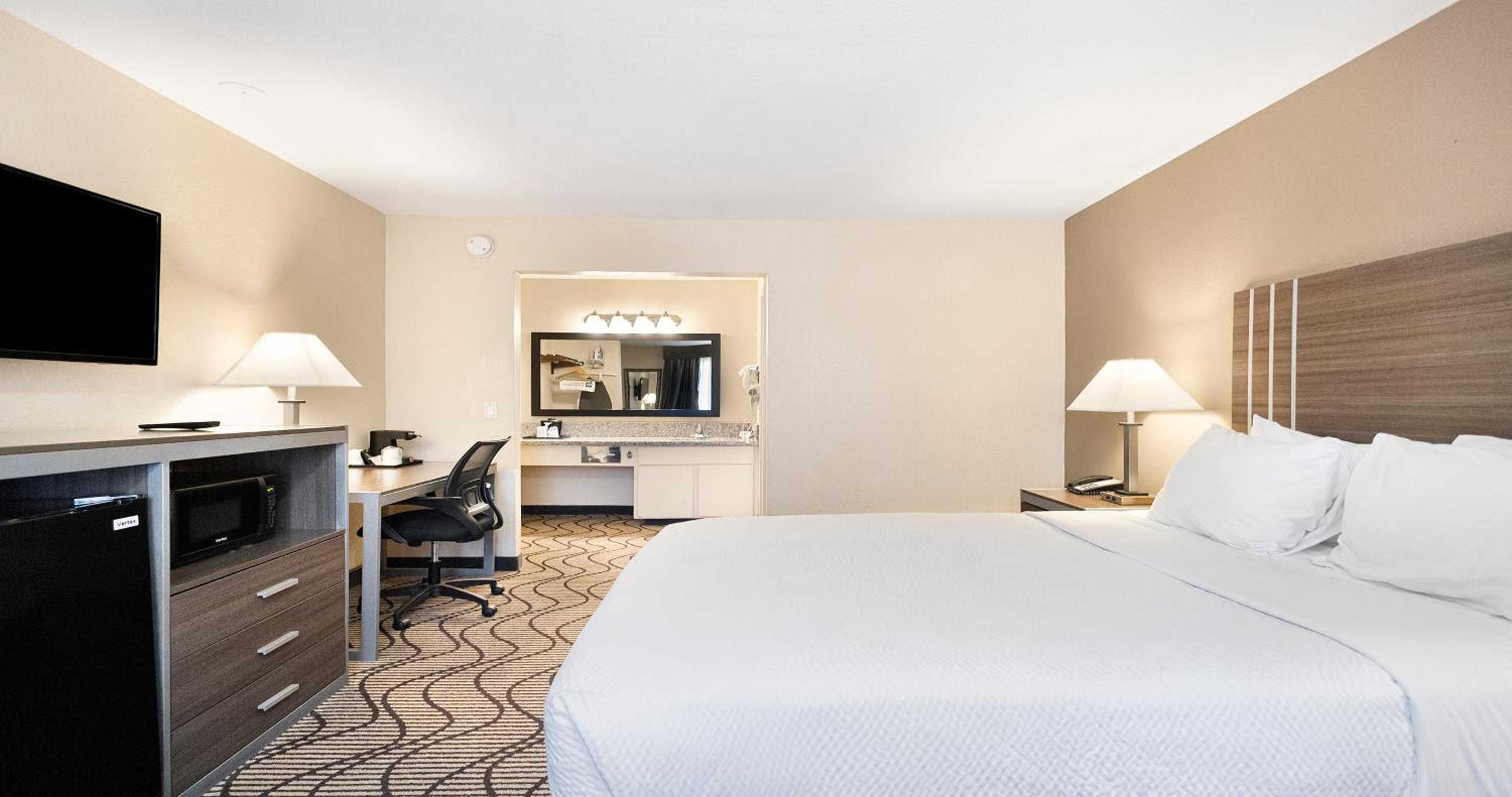 Queen Room photo 1