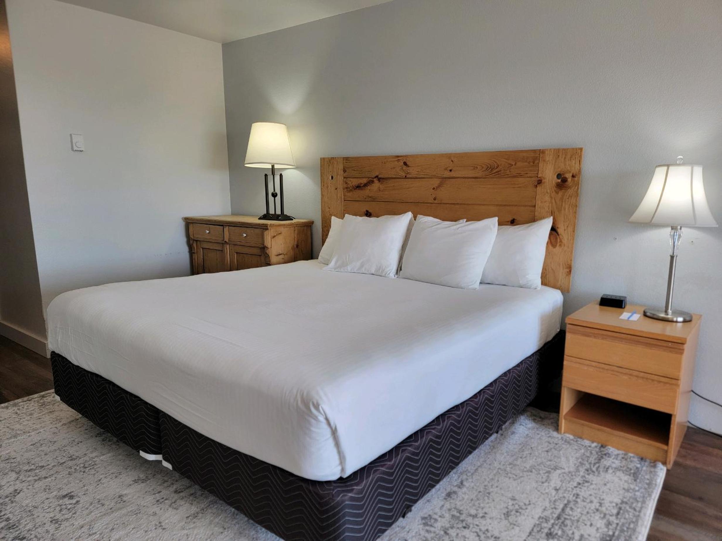 Hotel Room - Top Floor with Ocean View & Balcony - King Bed  (Non Pet Friendly)