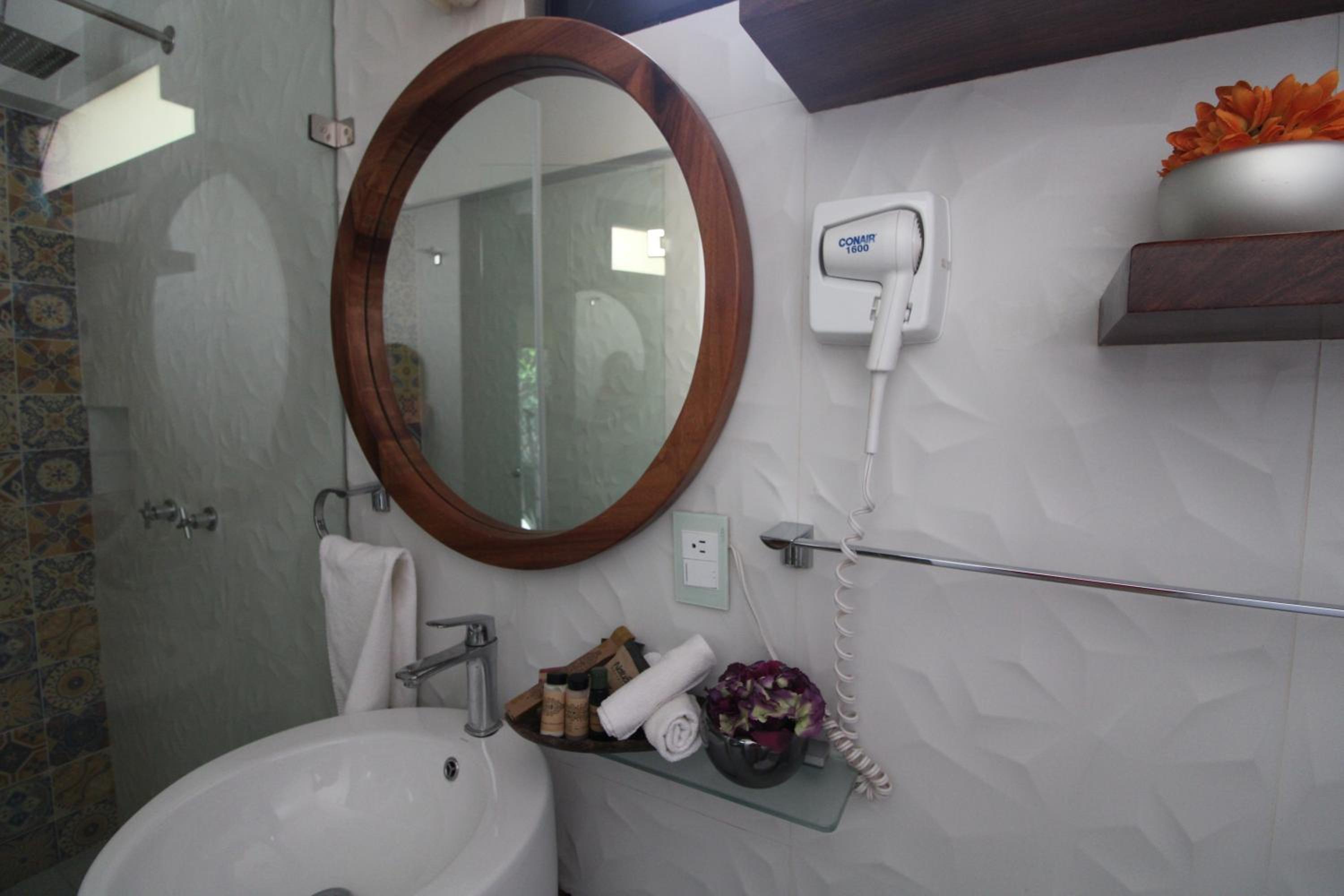 Queen Suite - Photo 2