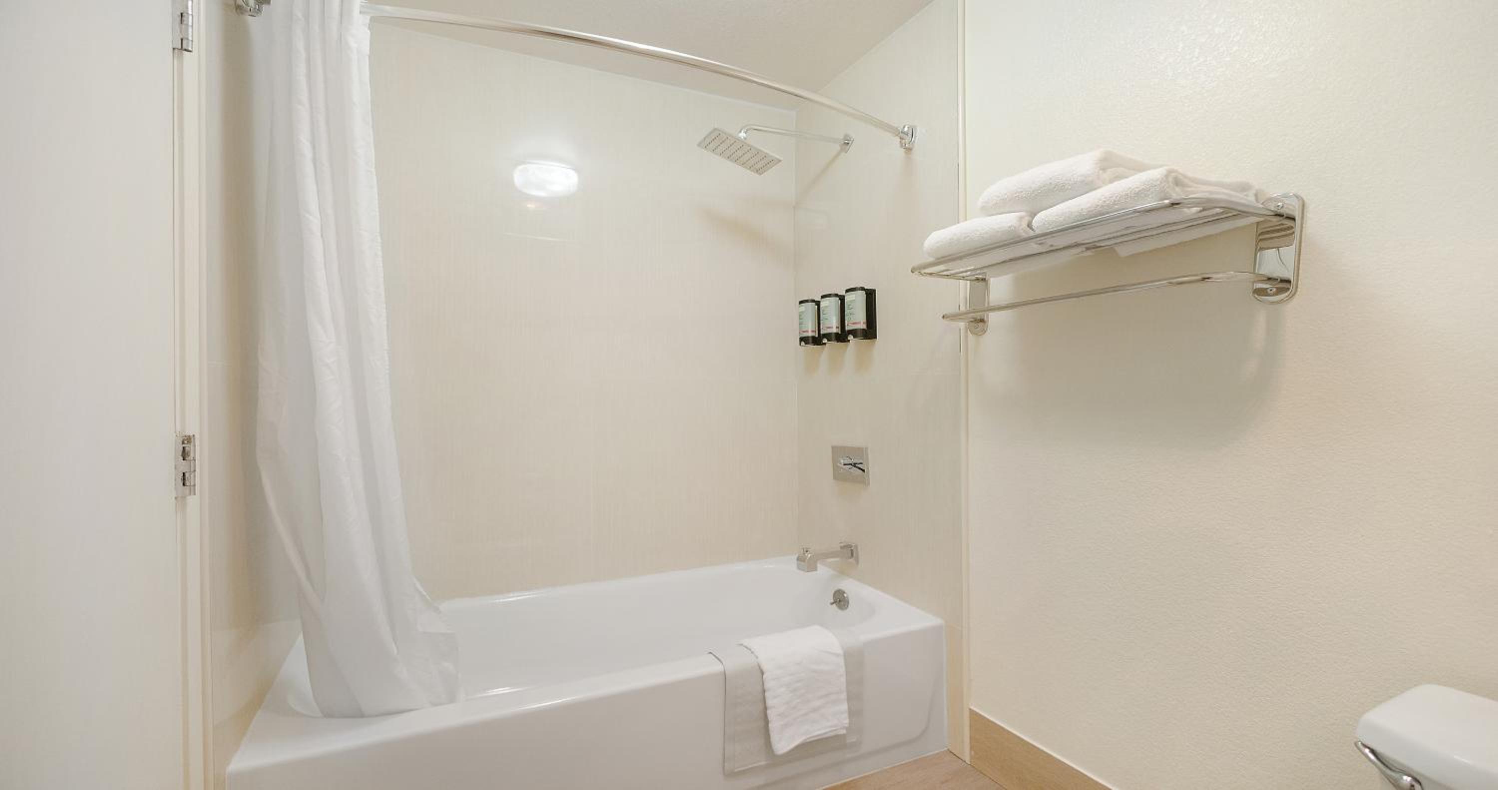 Queen Room with Two Queen Beds and Fireplace - Second Floor/Stair Access Only photo 3
