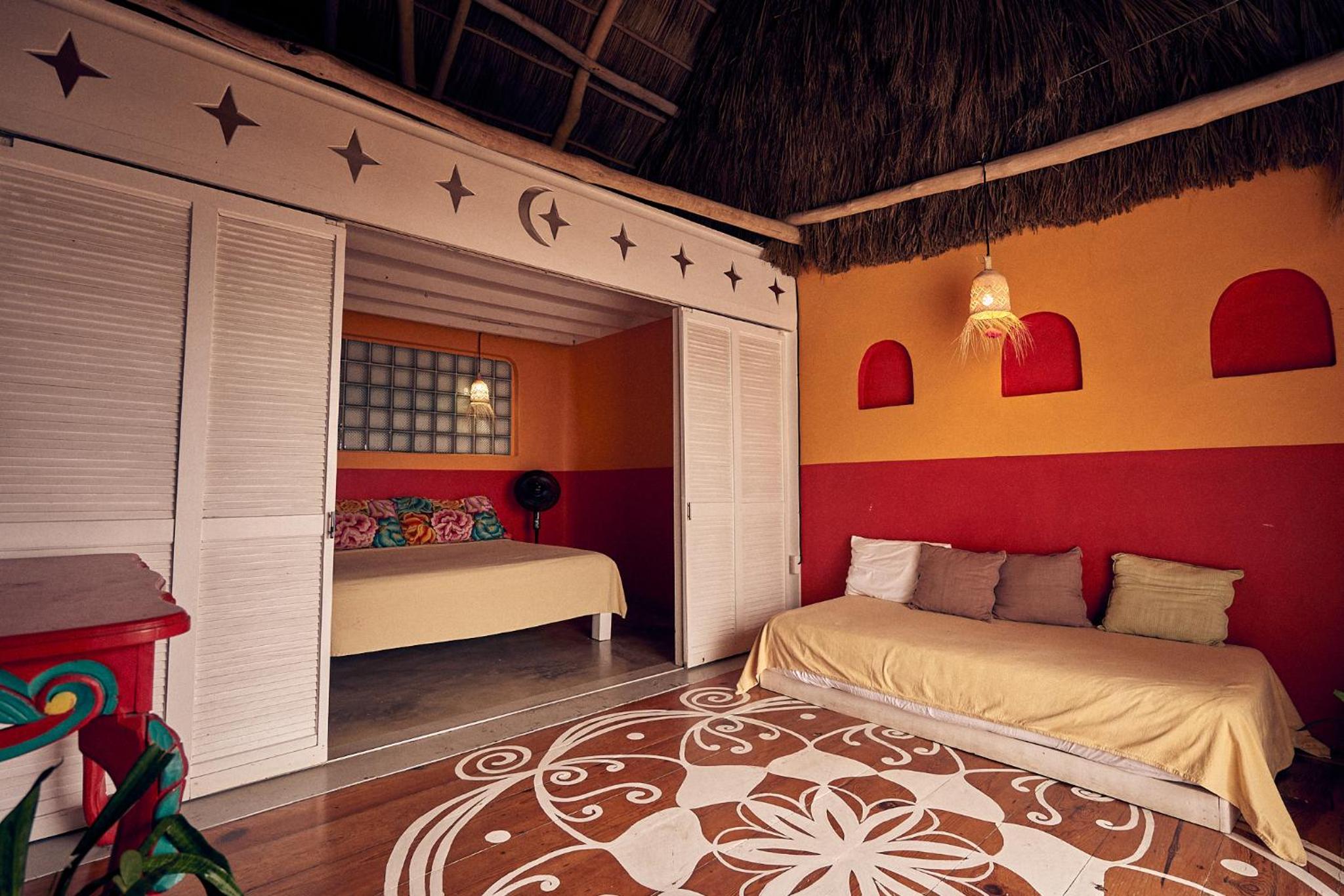 Standard Twin Room with Sea View - Photo 18
