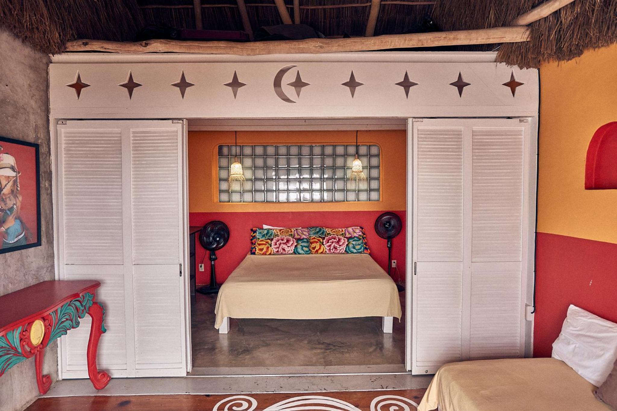 Standard Twin Room with Sea View - Photo 11
