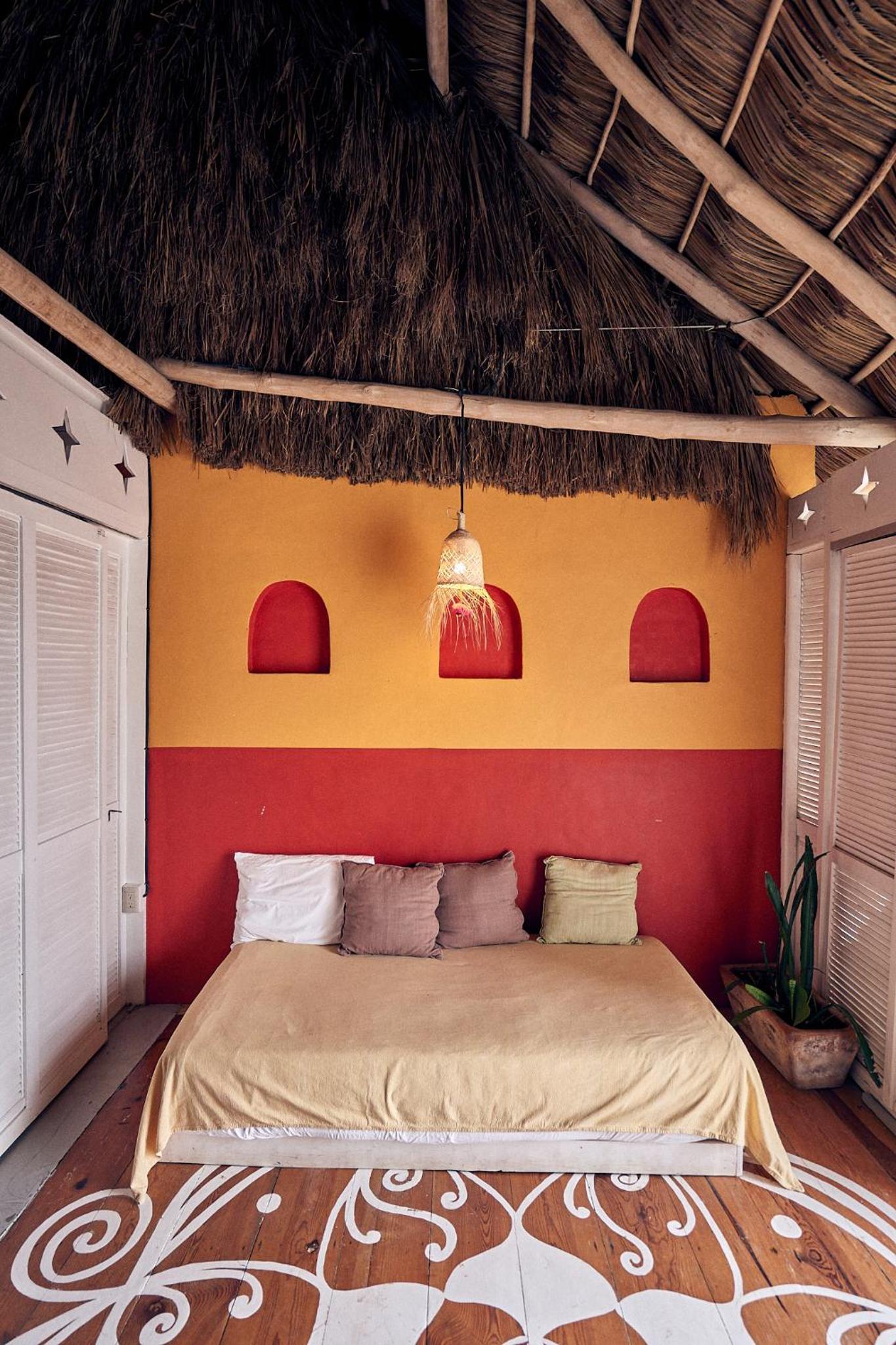 Standard Twin Room with Sea View - Photo 12