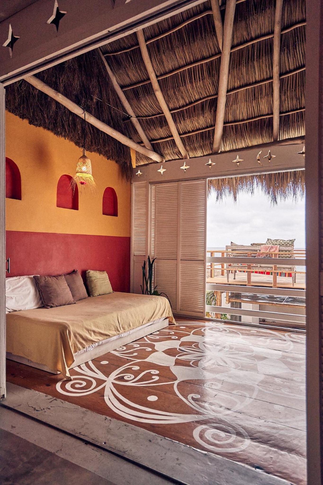 Standard Twin Room with Sea View - Photo 14