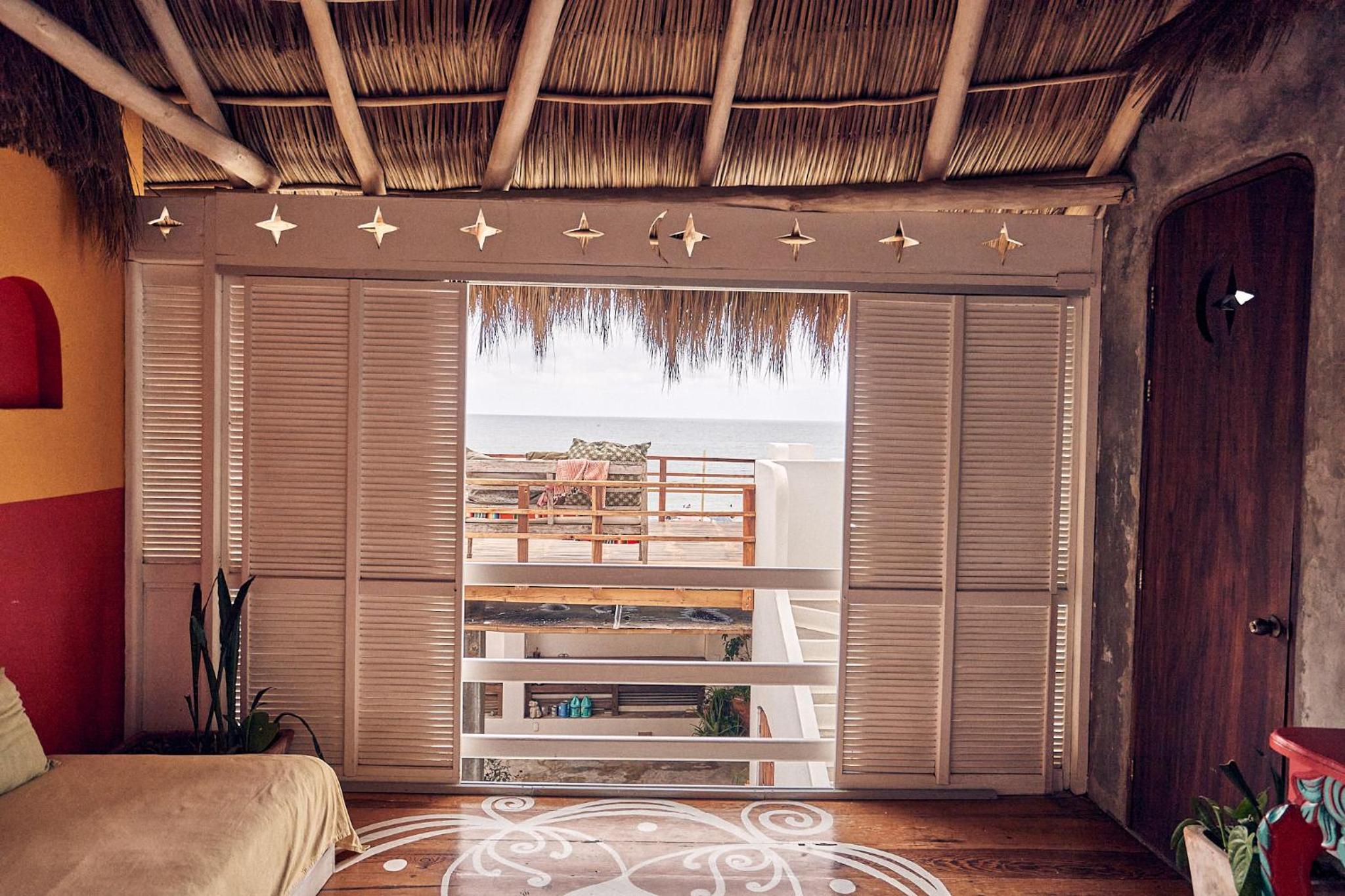 Standard Twin Room with Sea View - Photo 15