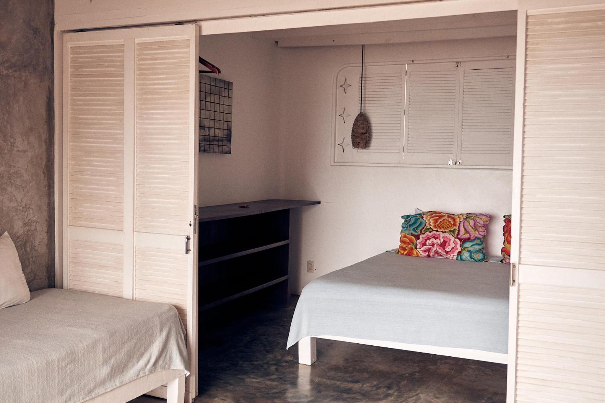 Standard Triple Room with Sea View - Photo 3