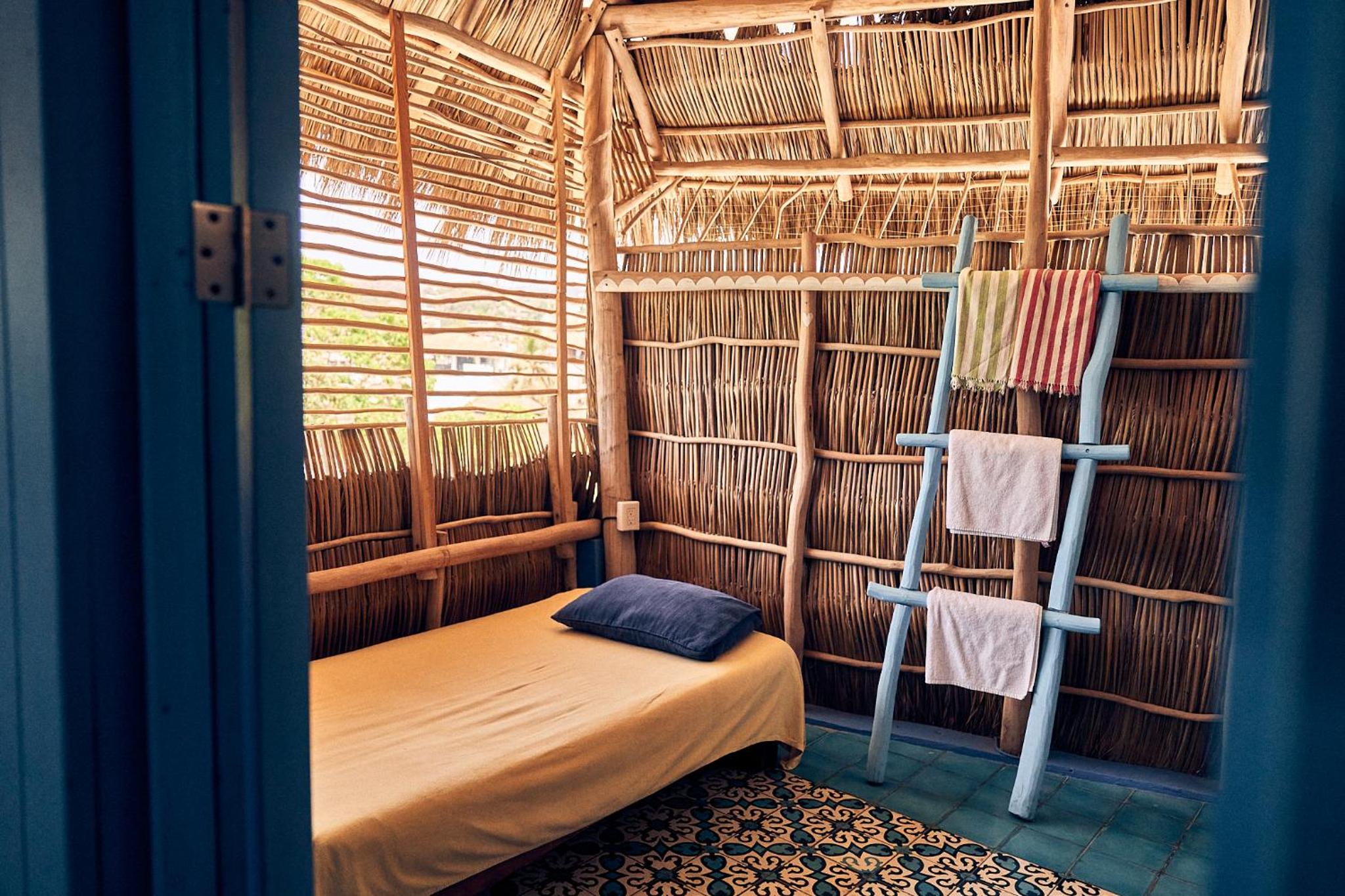 Superior Triple Room with Sea View - Photo 16