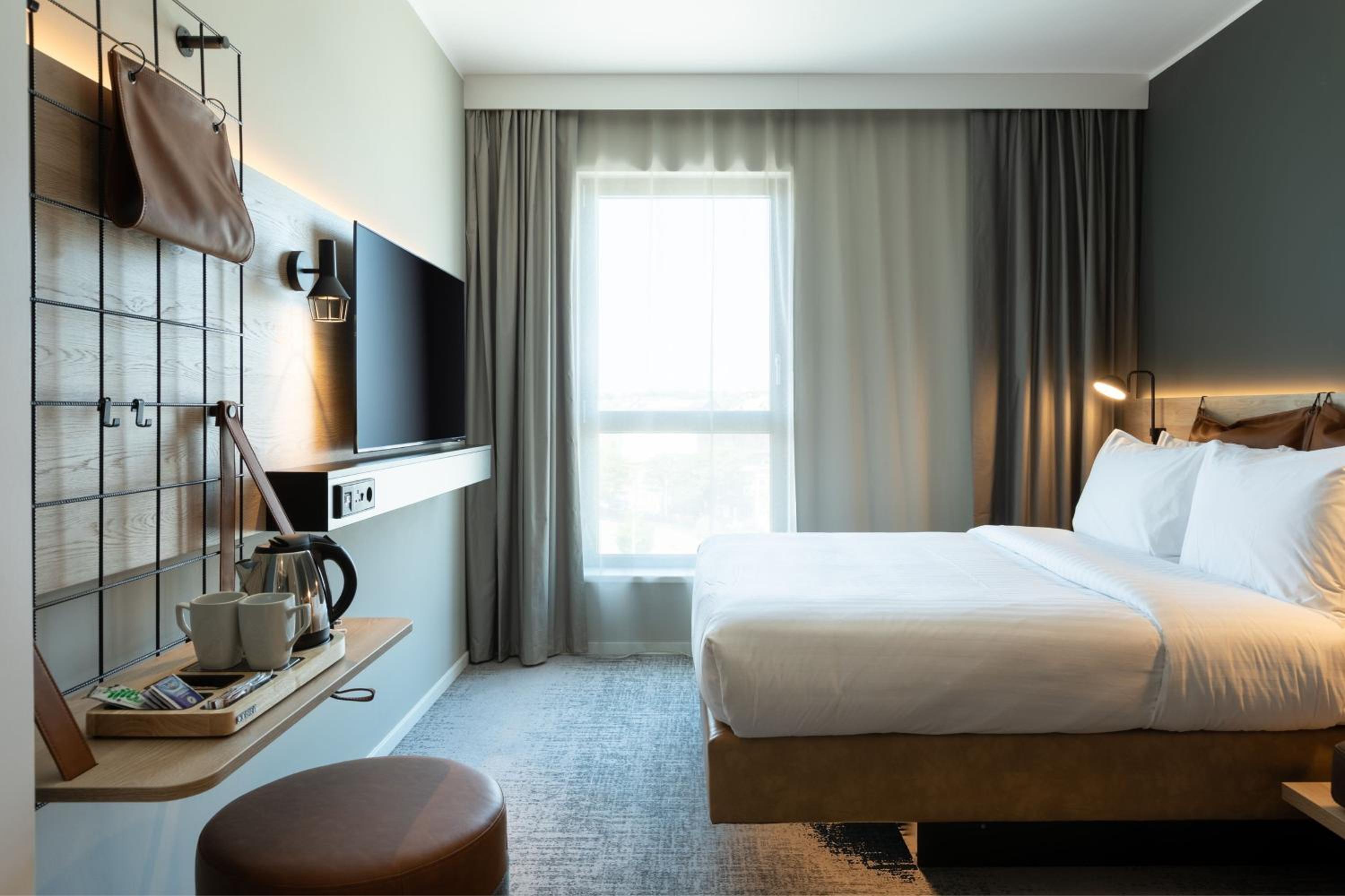 Moxy Queen Room - Photo 8