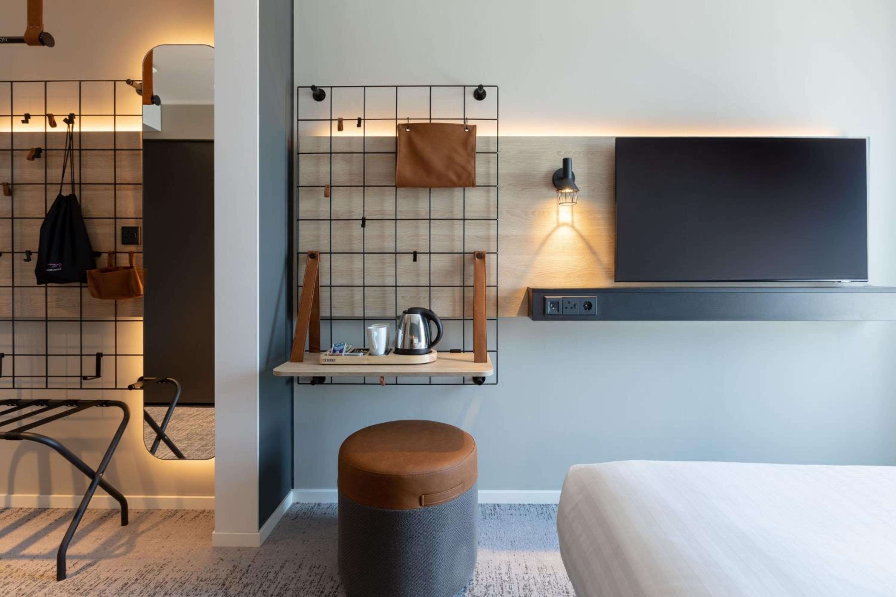 Moxy Twin Room - Photo 9