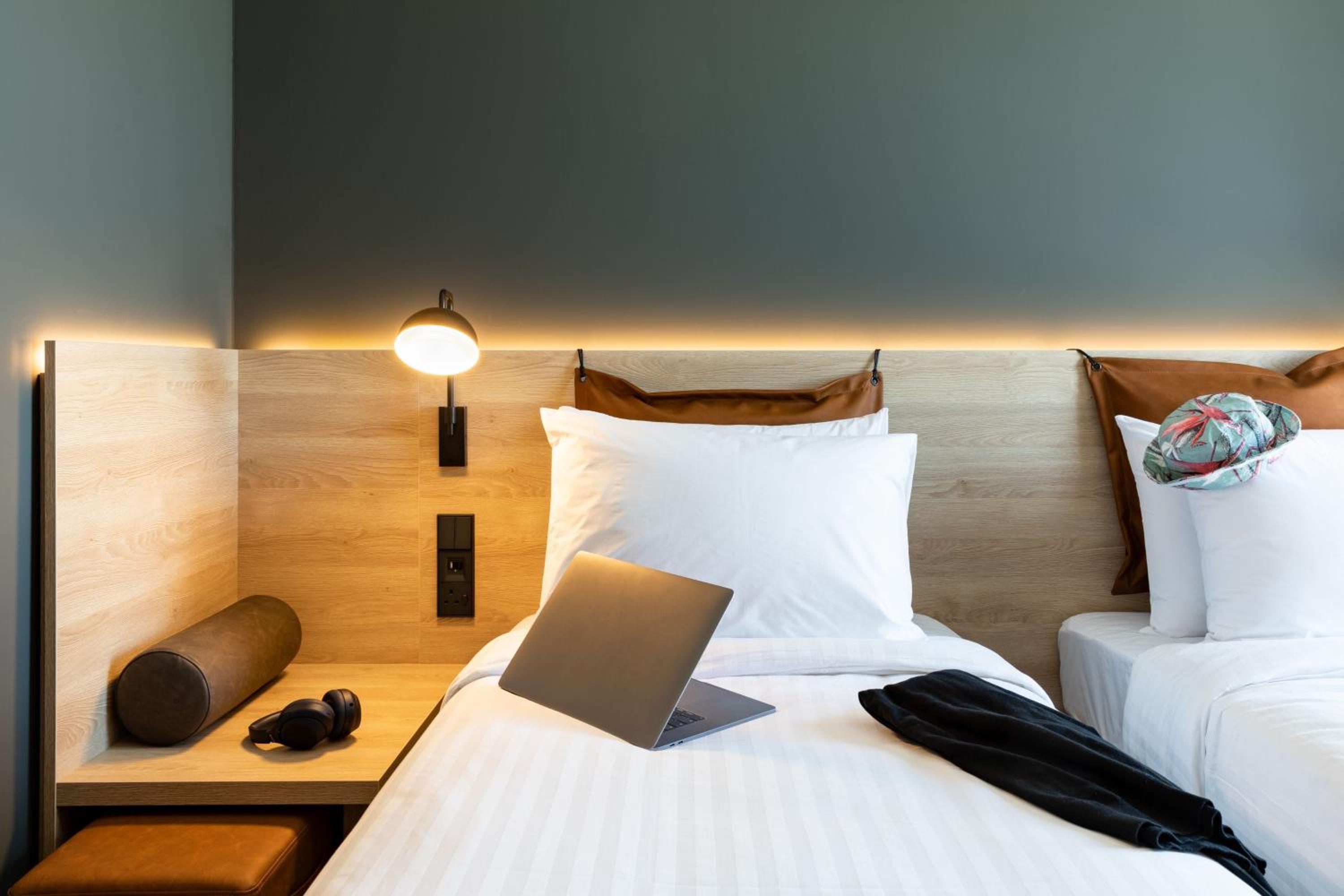 Moxy Twin Room - Photo 6