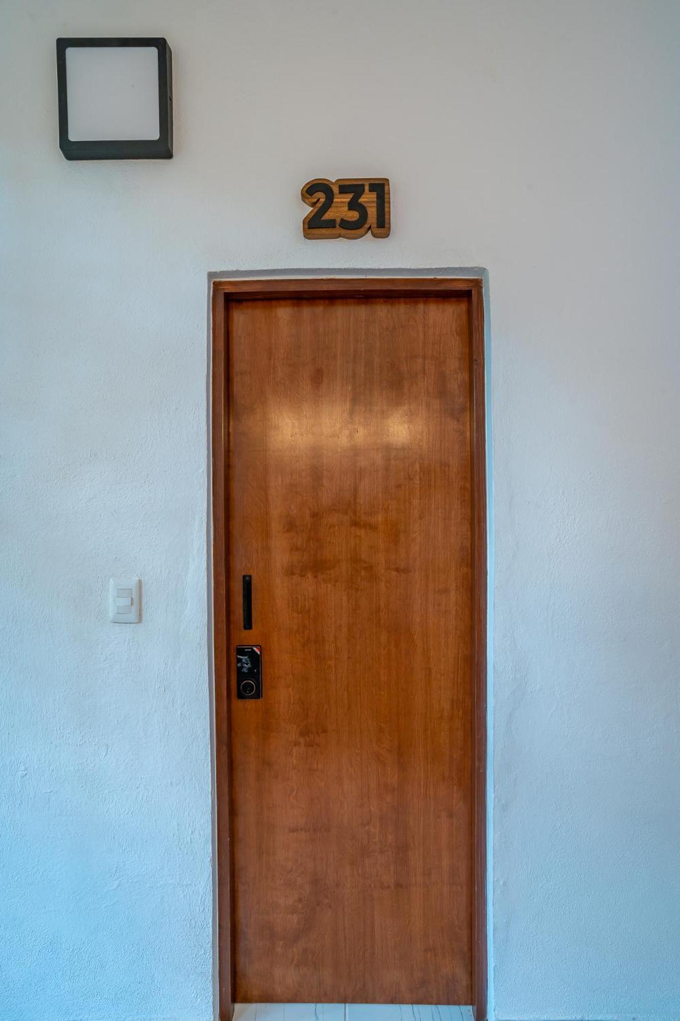Deluxe Room - Photo 15