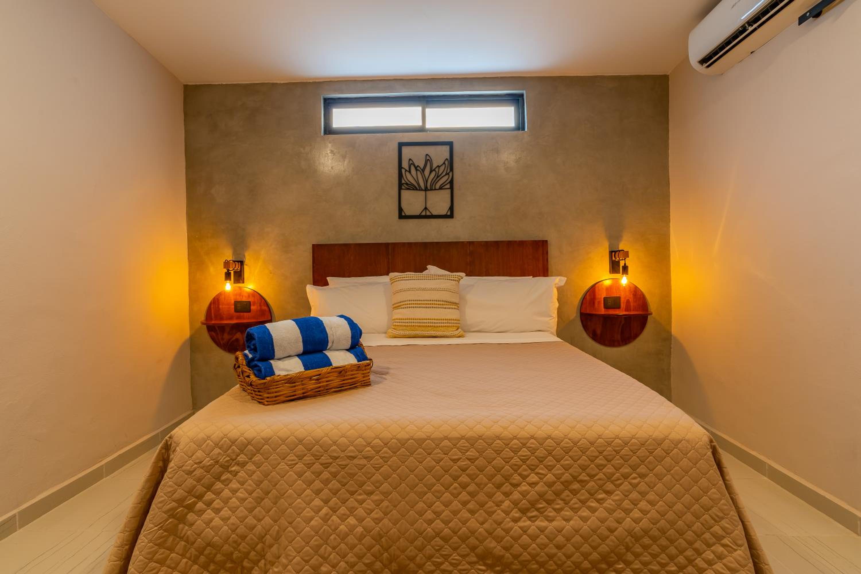 Deluxe Room - Photo 13