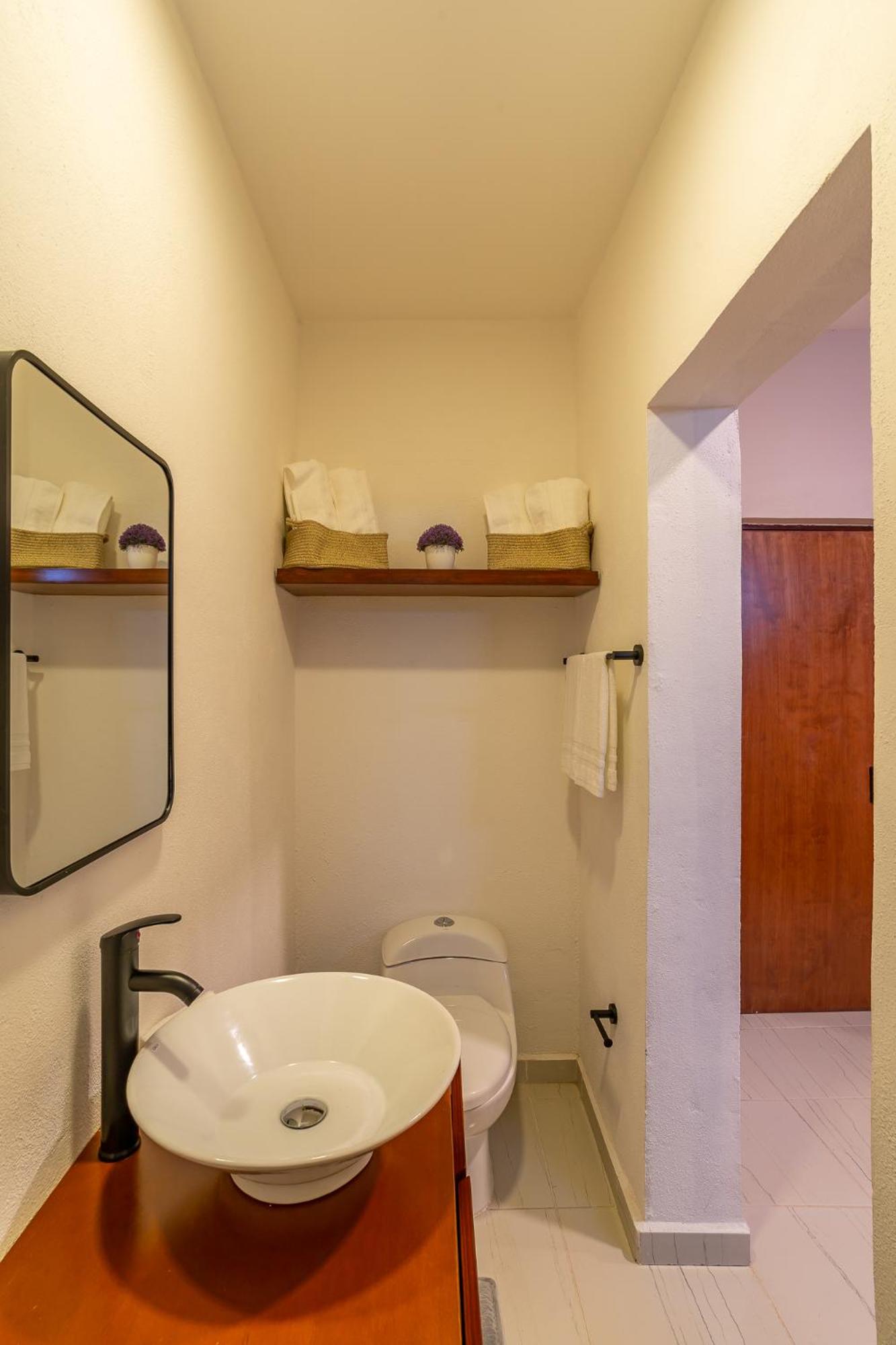 Deluxe Room - Photo 12