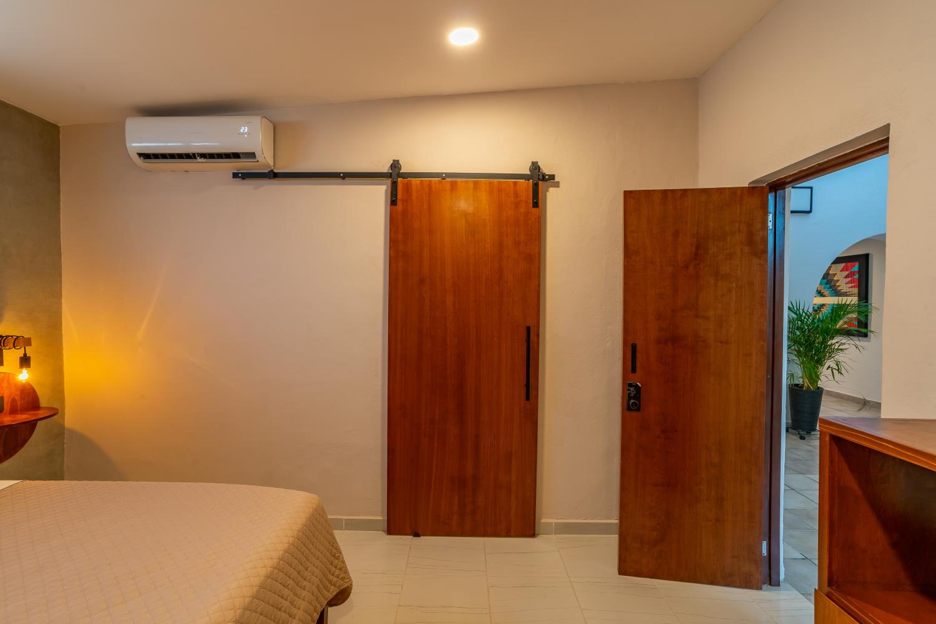 Deluxe Room - Photo 7