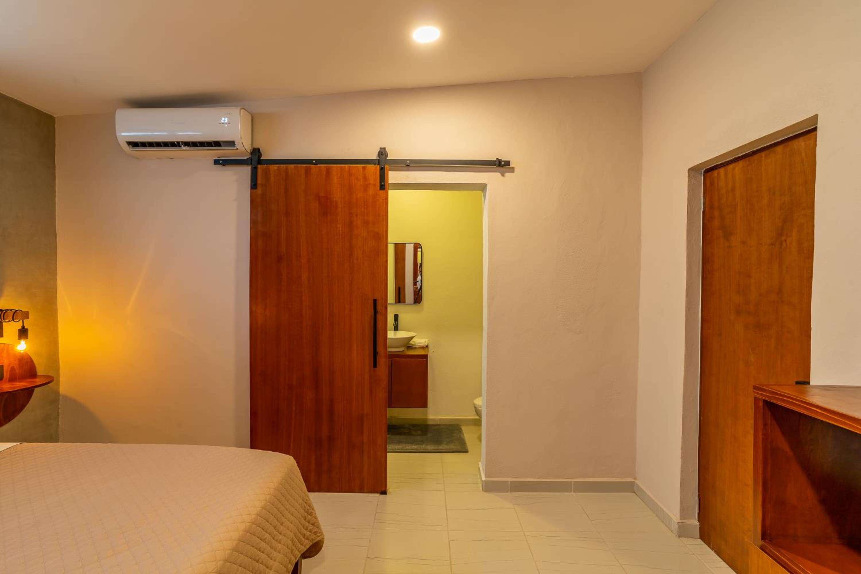 Deluxe Room - Photo 6
