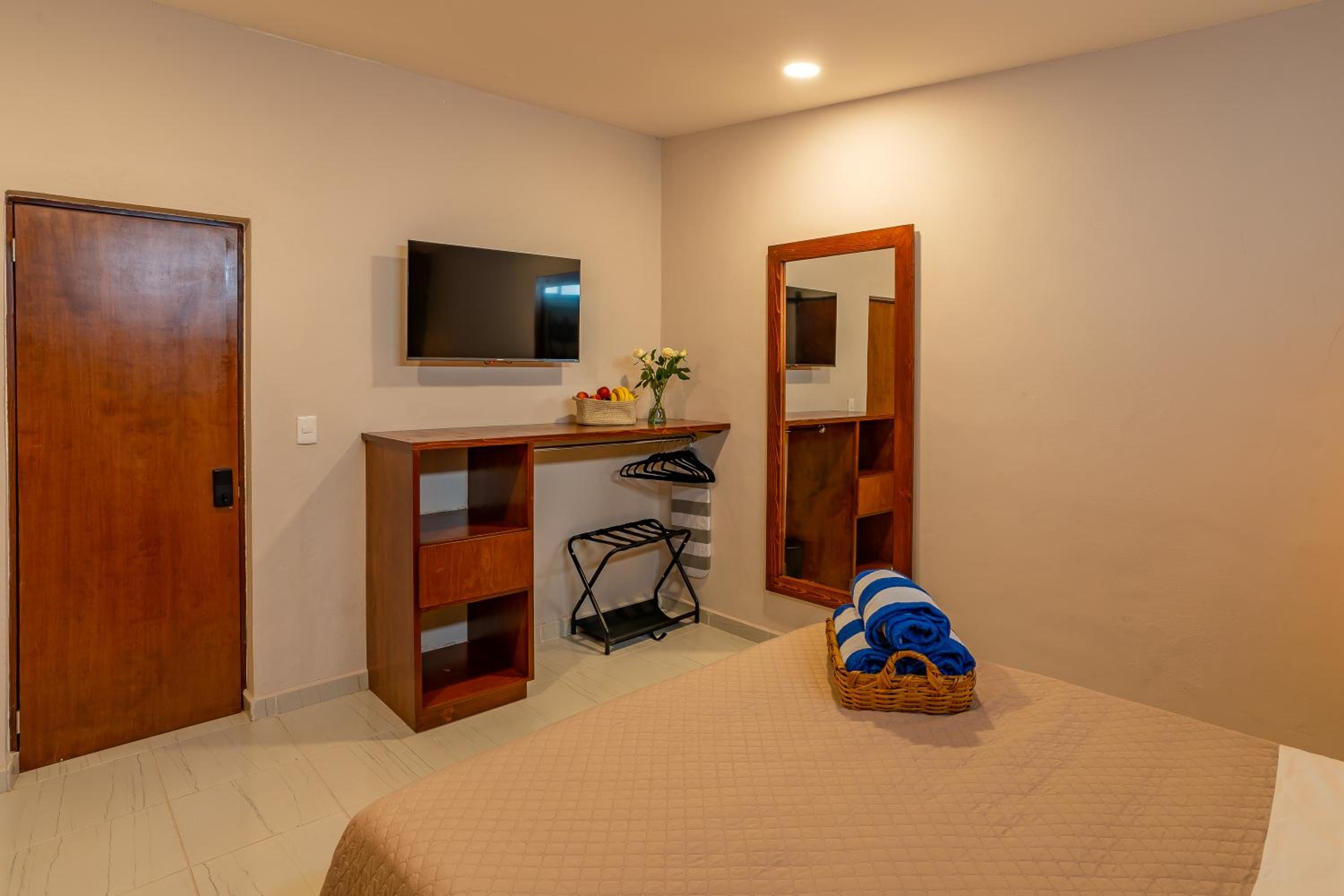 Deluxe Room - Photo 2