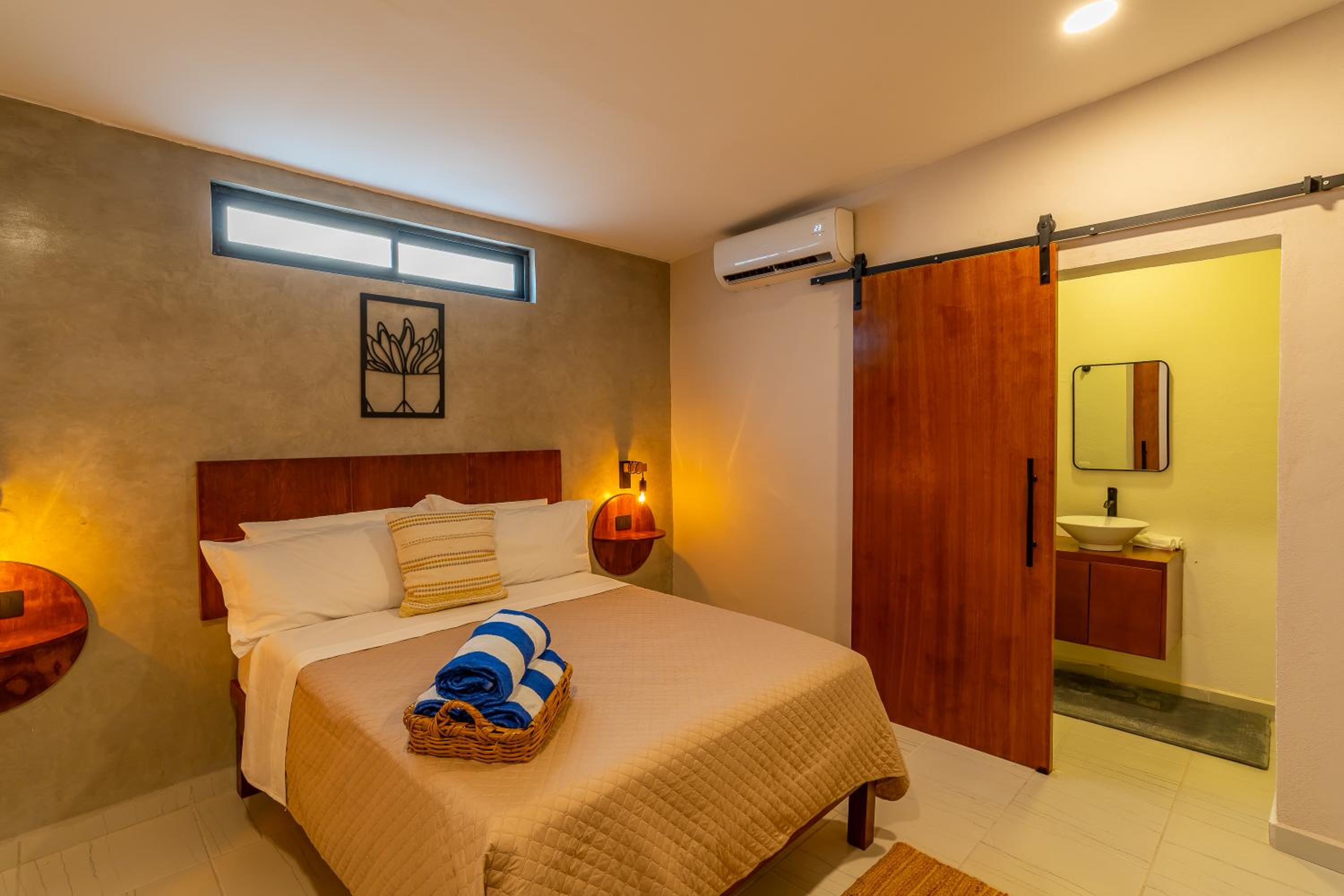 Deluxe Room - Photo 8