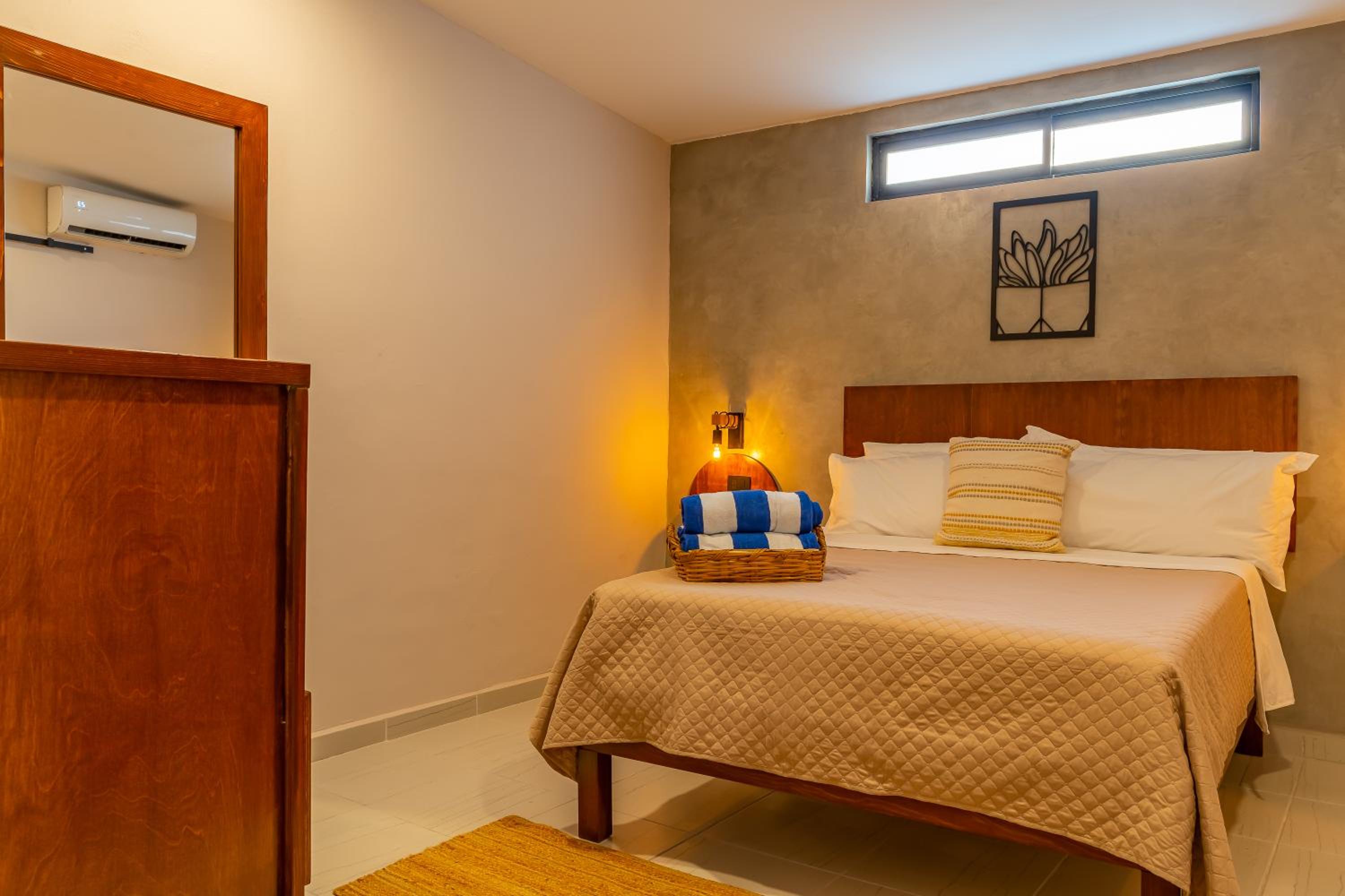 Deluxe Room - Photo 5