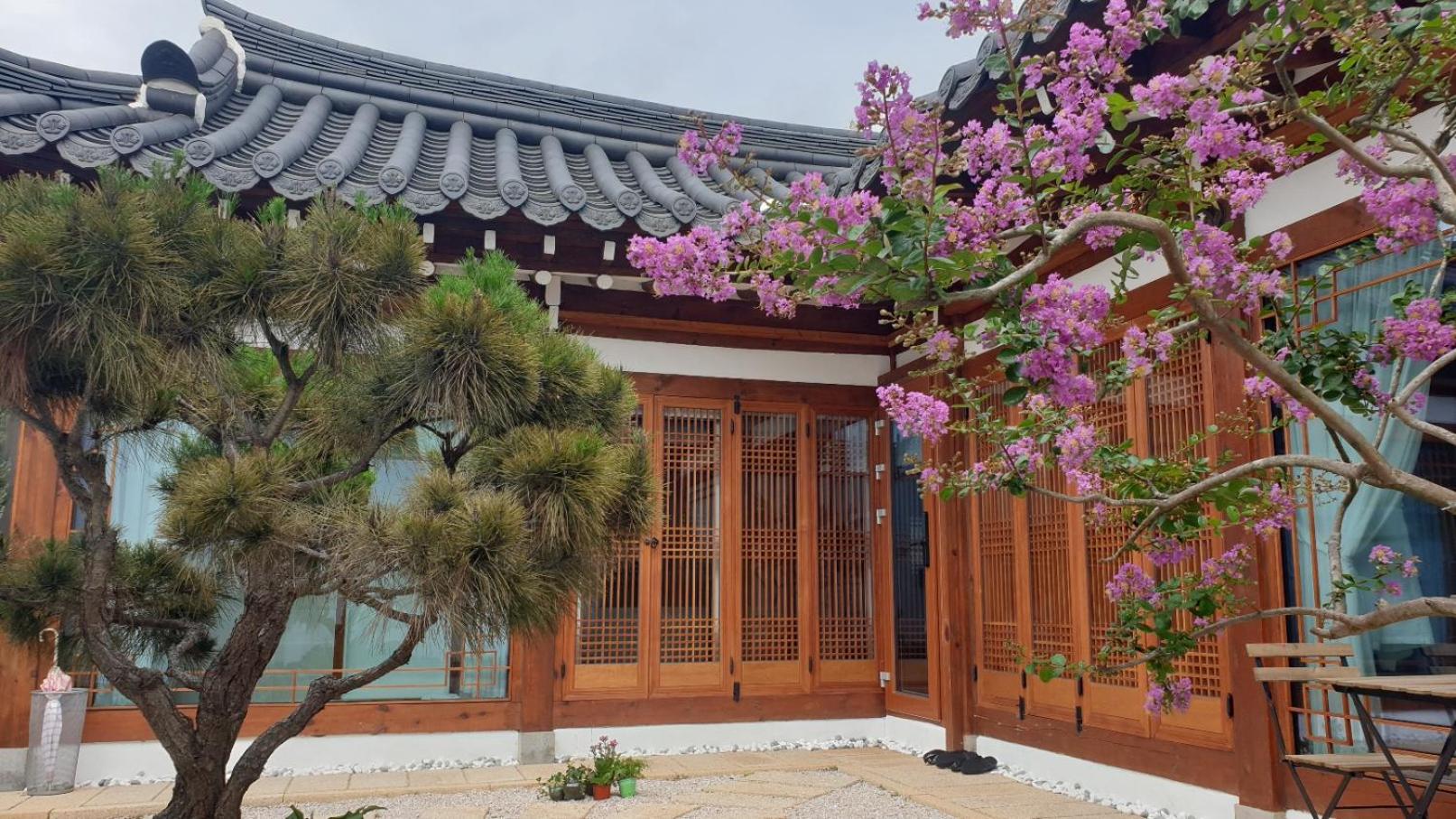 Queen Room with Garden View photo 3