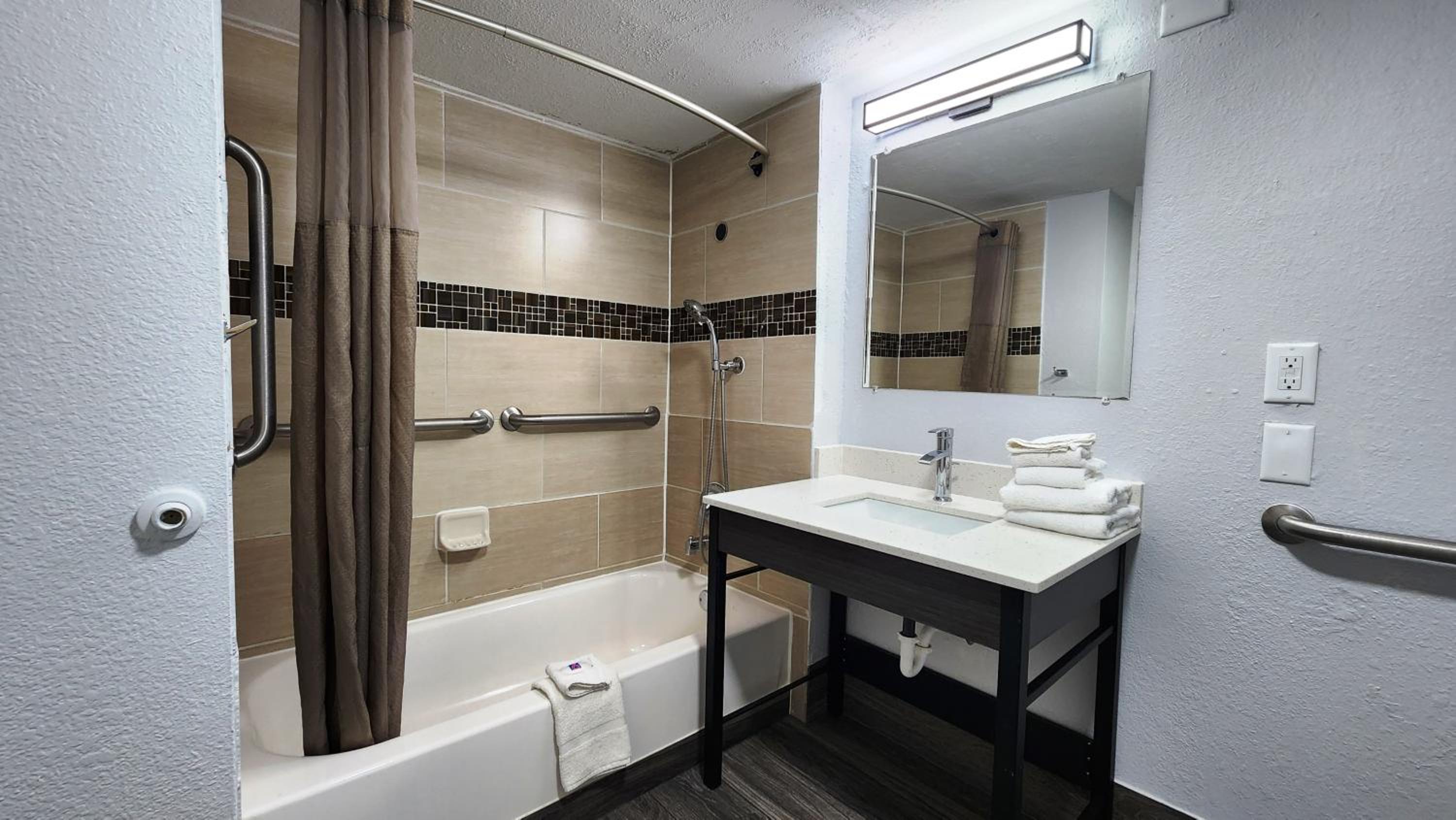2 Full Beds | ADA/Roll-In Shower photo 2