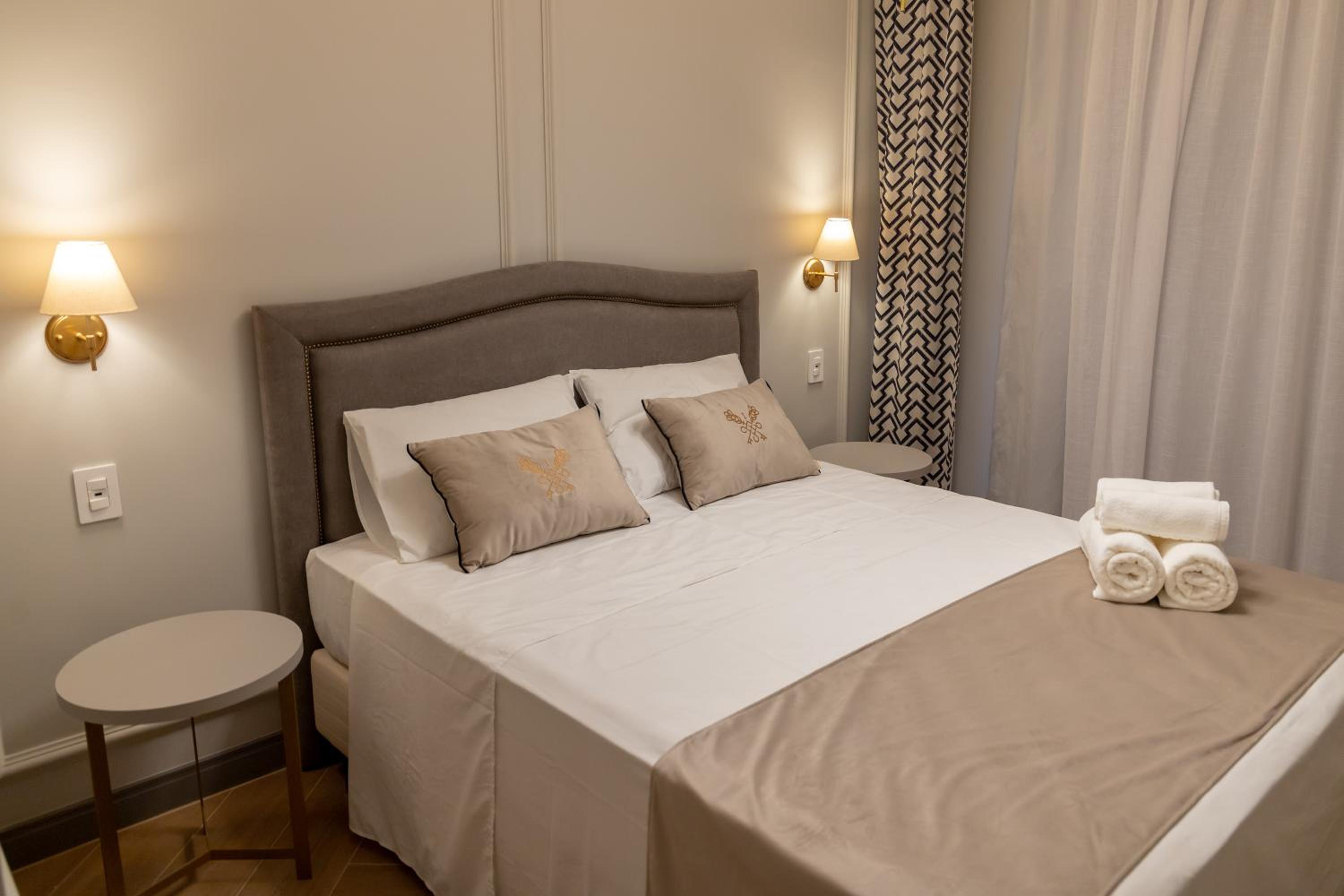 Deluxe Queen Suite photo 1