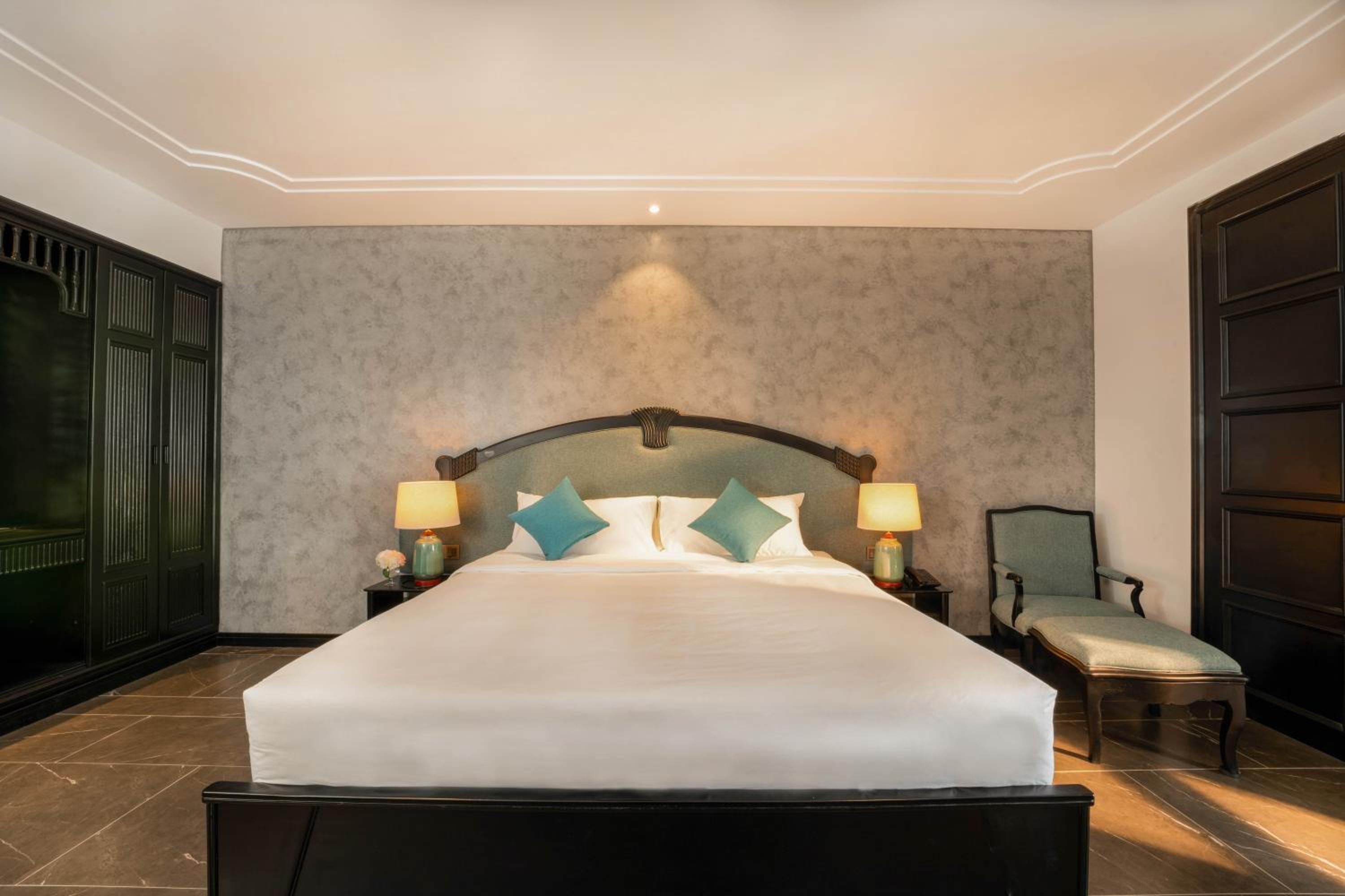 Queen Room with Balcony photo 1