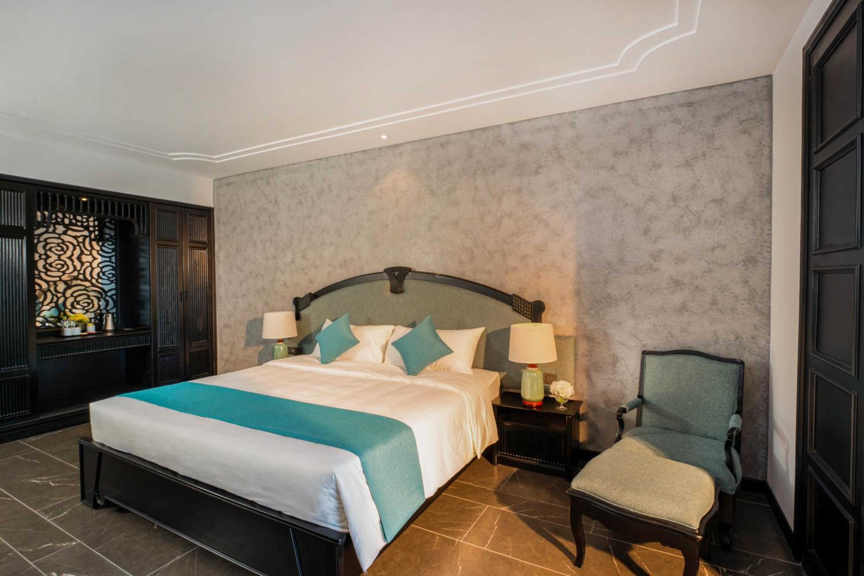 Queen Room with Balcony photo 3