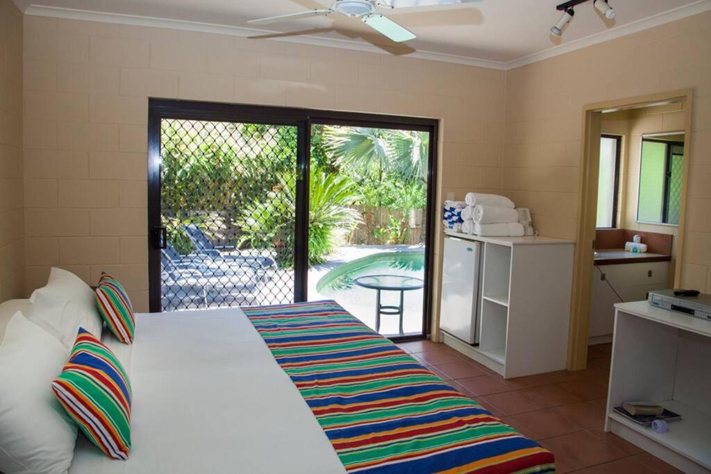 Three-Bedroom House photo 3
